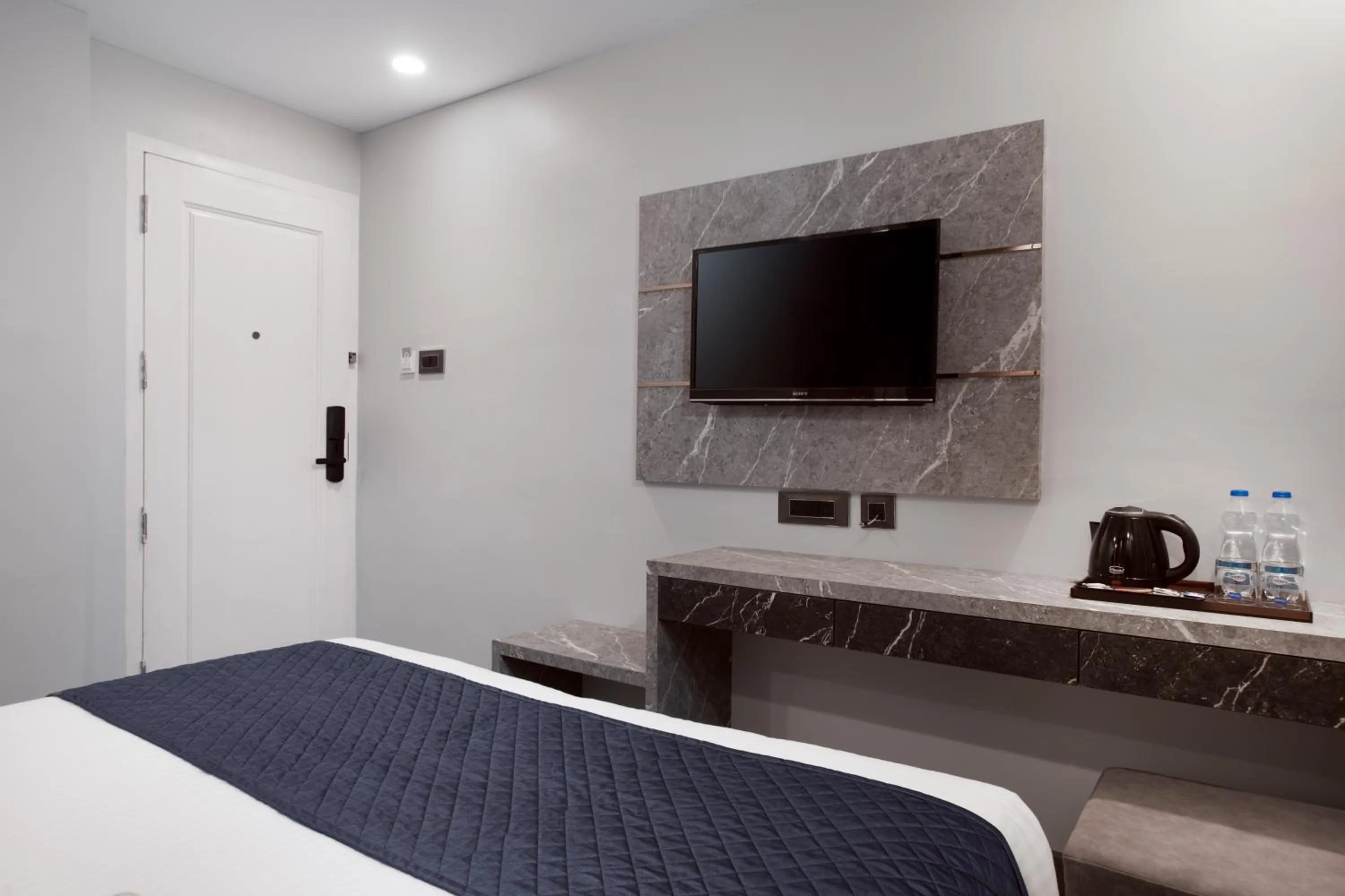 Bedroom, Bed in 44 Oasis