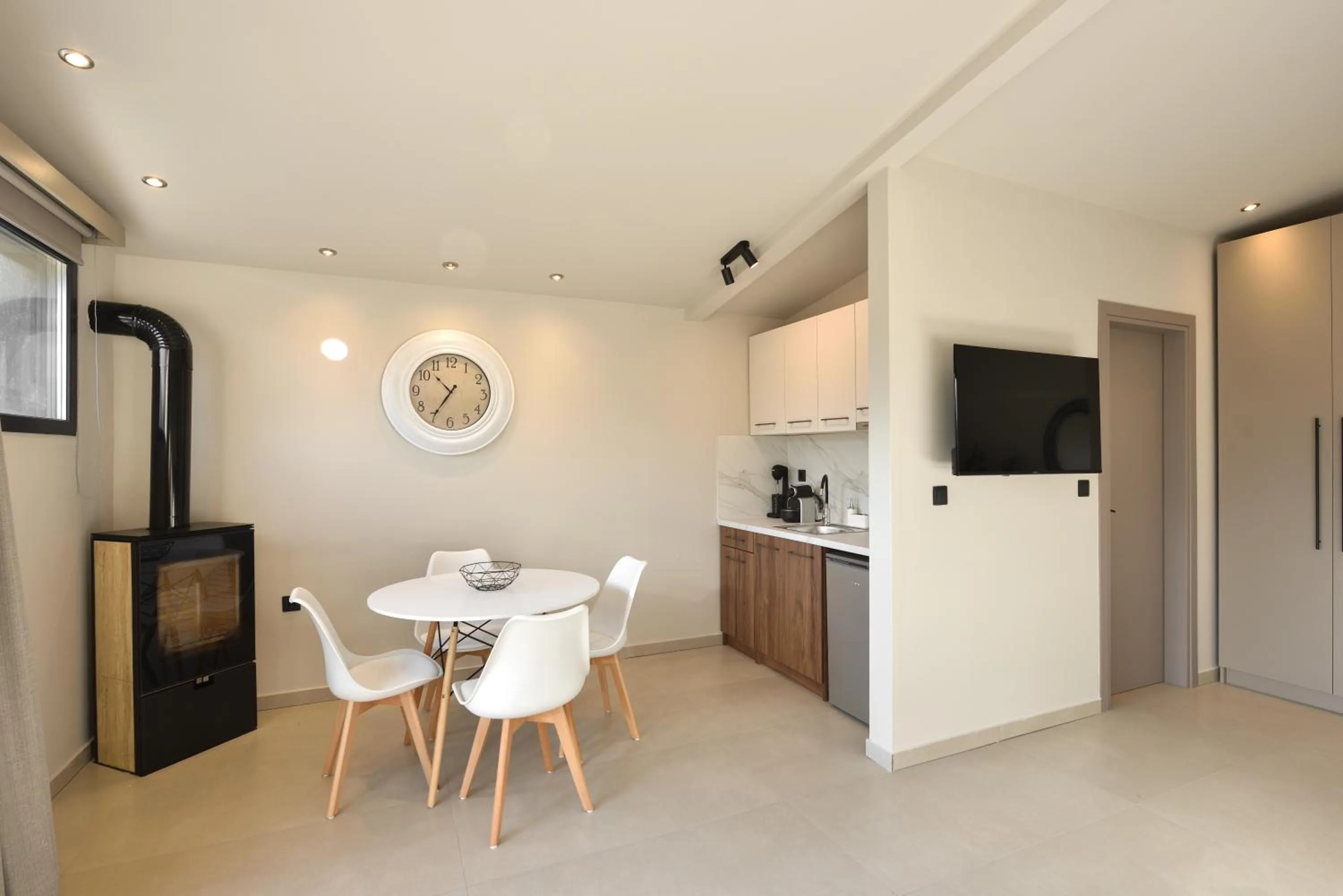 Dining area in Olive All-Seasons Suites, Panel Hospitality Homes & Villas