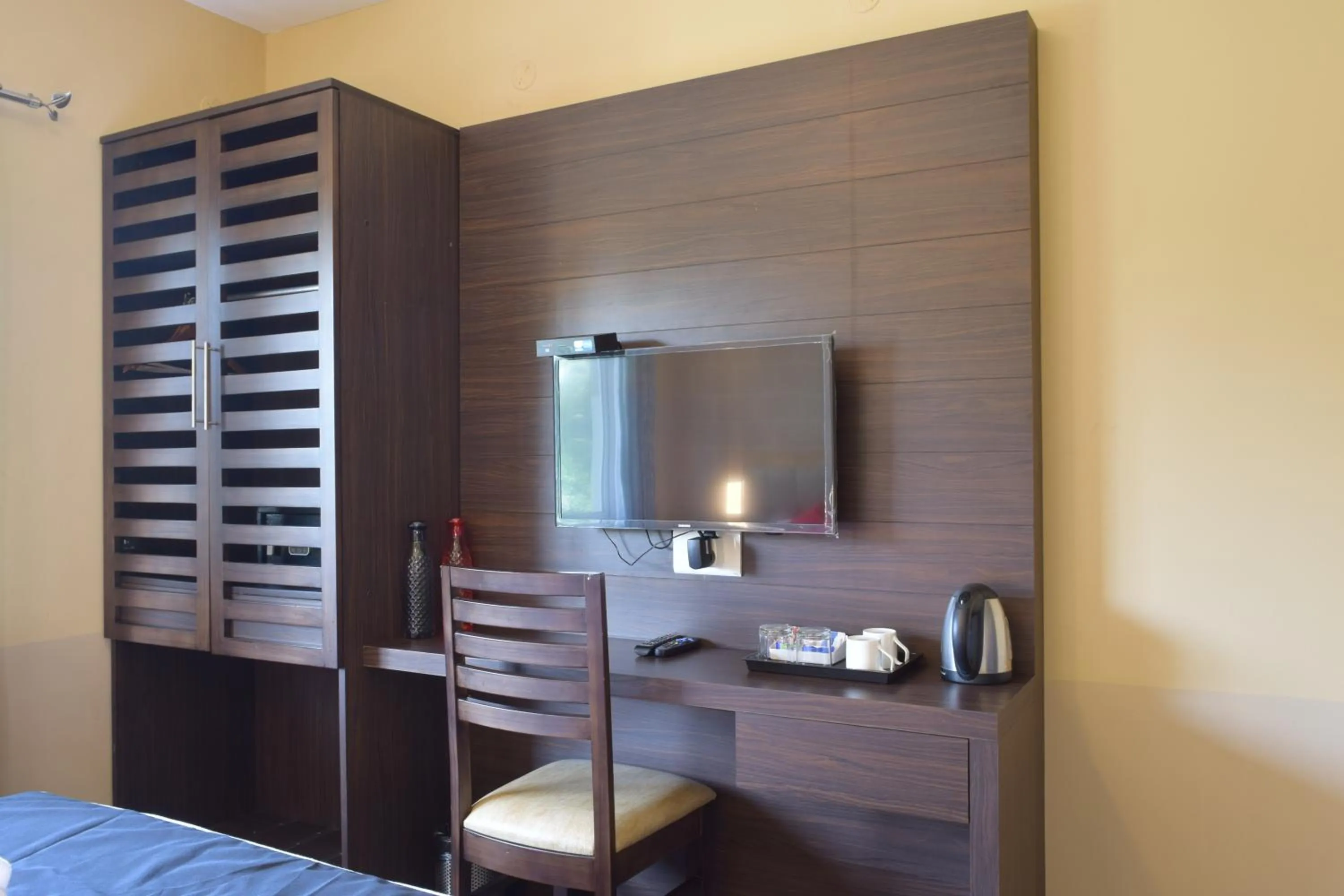 Coffee/tea facilities, Bed in Avadale Kodaikanal - Stag Groups Not Allowed