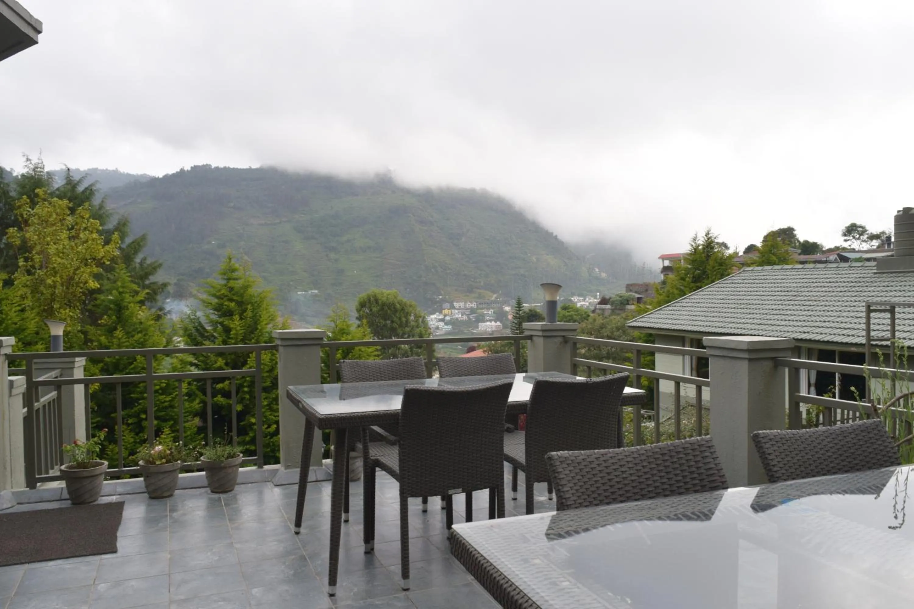 Dining area in Avadale Kodaikanal - Stag Groups Not Allowed