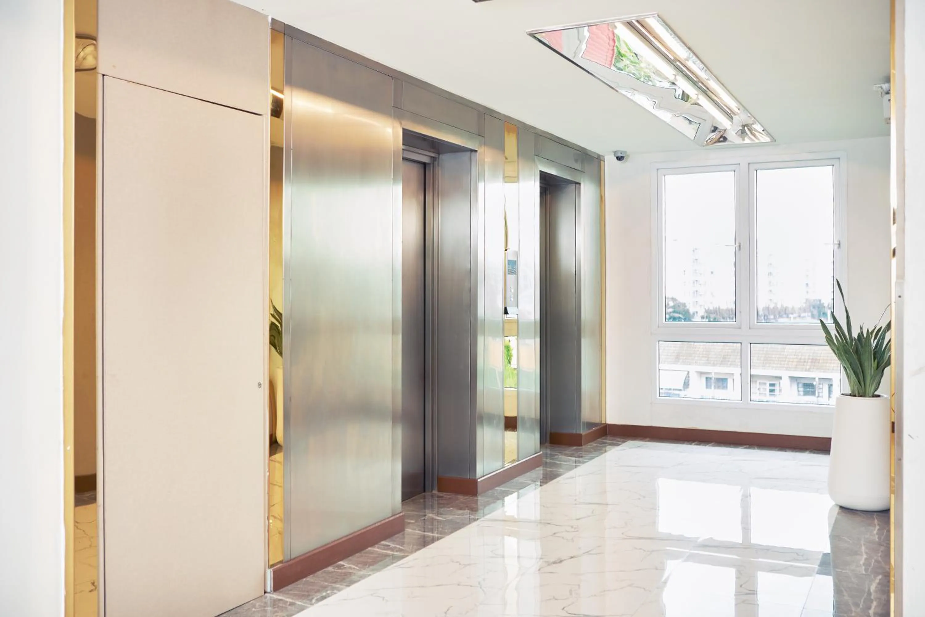 elevator in NJOY Prestige Grand Hotel Don Mueang