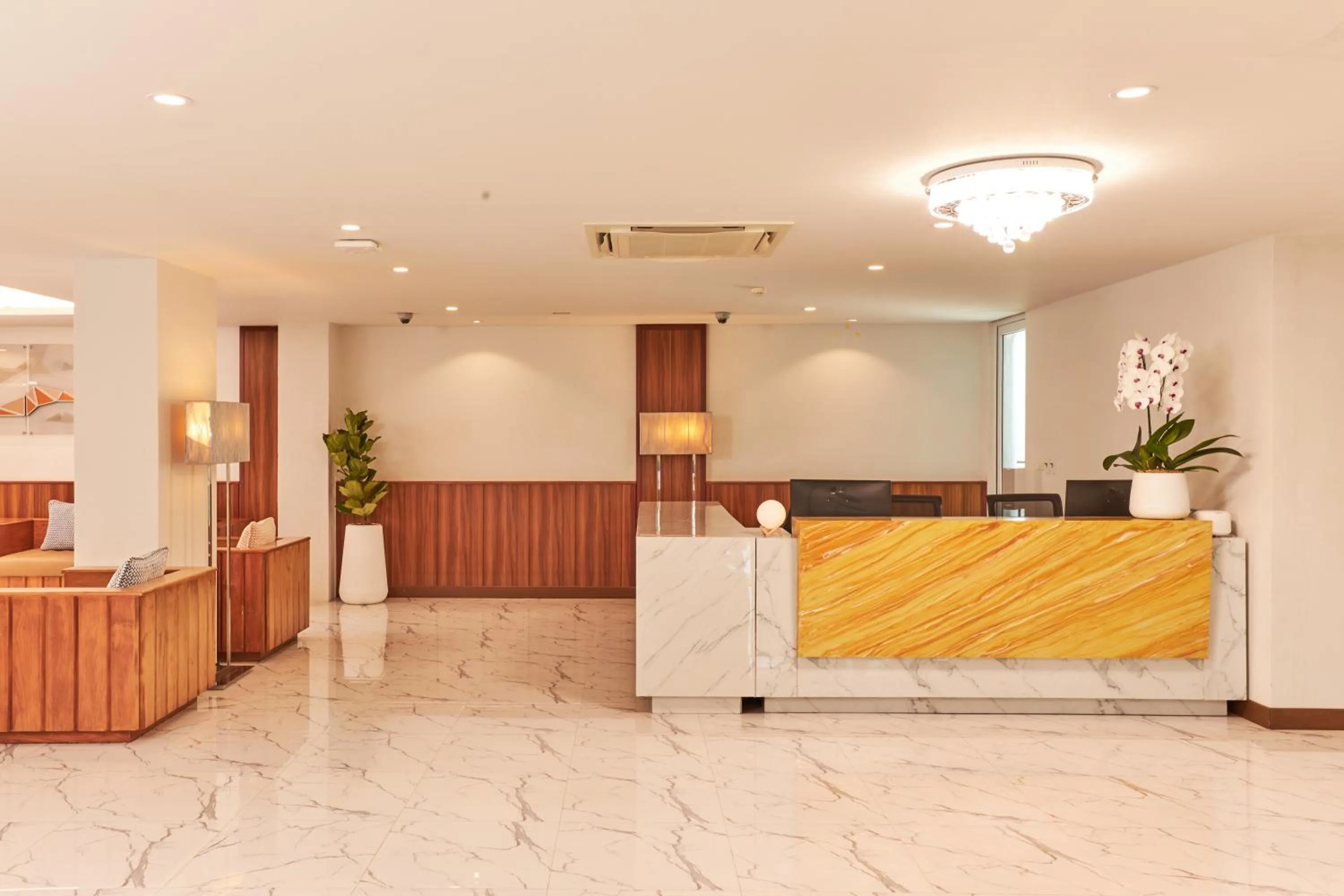 Lobby or reception in NJOY Prestige Grand Hotel Don Mueang