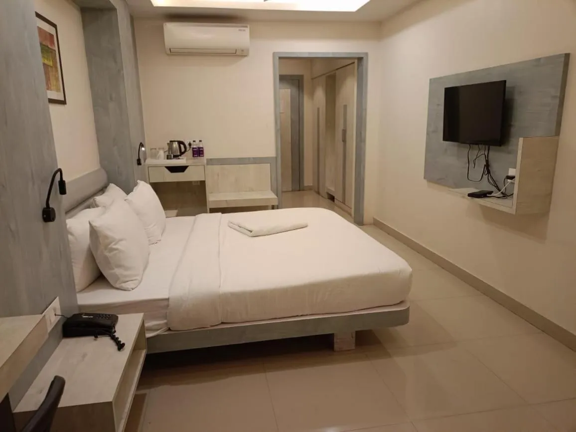 Bed in Hotel Rishiraj, Nagaon