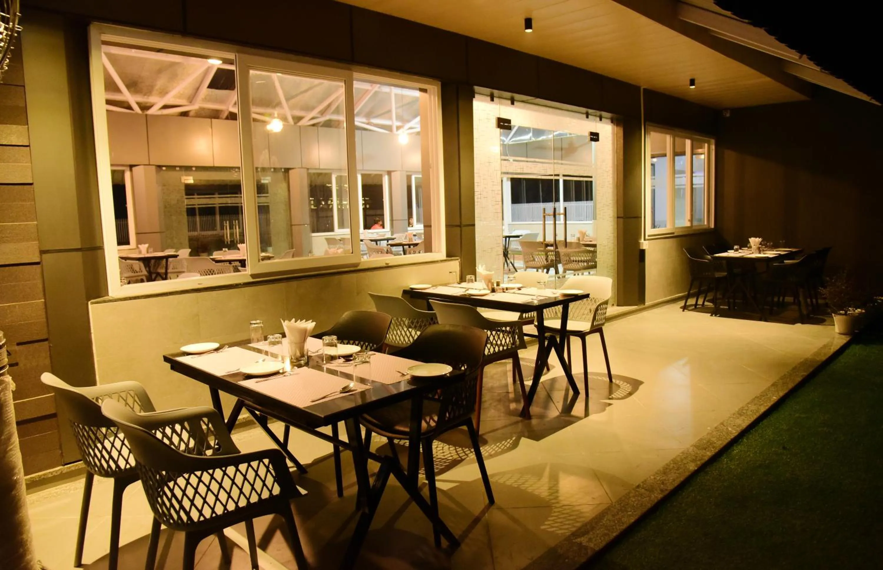 Restaurant/places to eat in Hotel Rishiraj, Nagaon