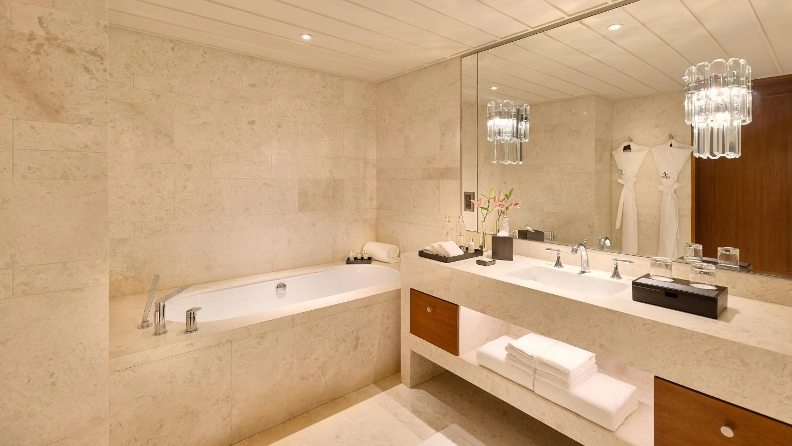 Bath in The Leela Hyderabad Banjara Hills