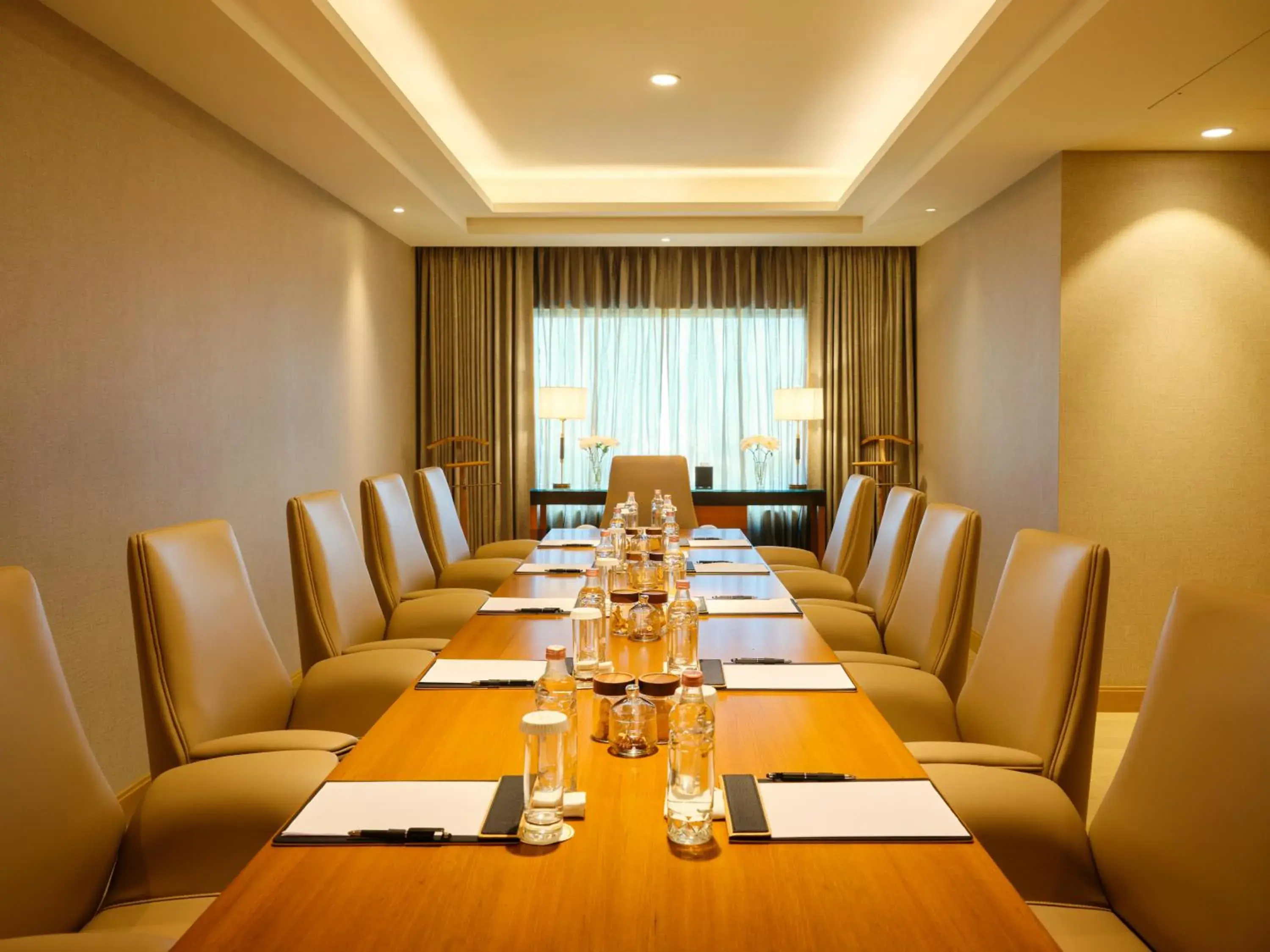 Lounge or bar in The Leela Hyderabad Banjara Hills Lounge or bar in The Leela Hyderabad Banjara Hills