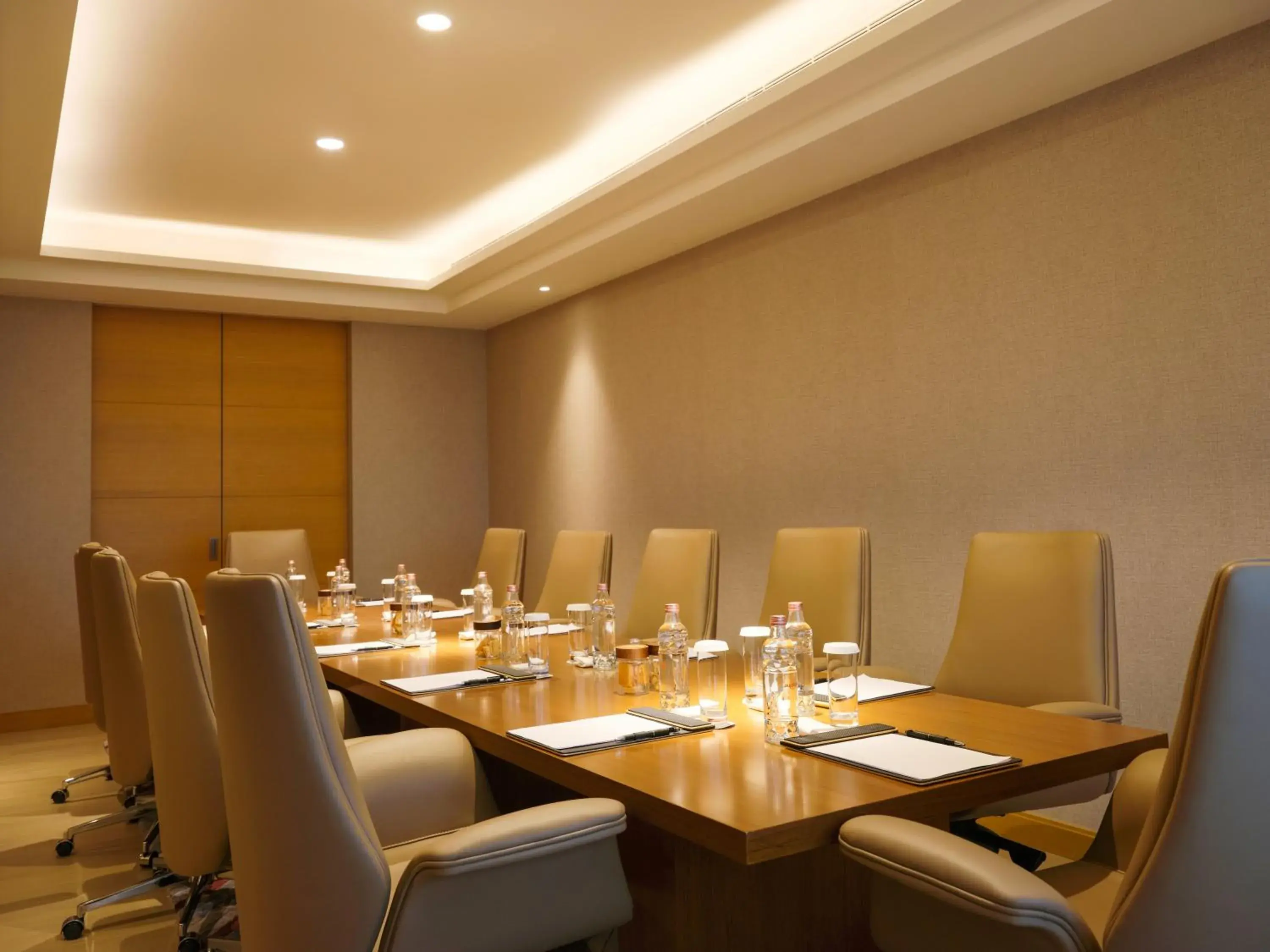 Lounge or bar in The Leela Hyderabad Banjara Hills Lounge or bar in The Leela Hyderabad Banjara Hills