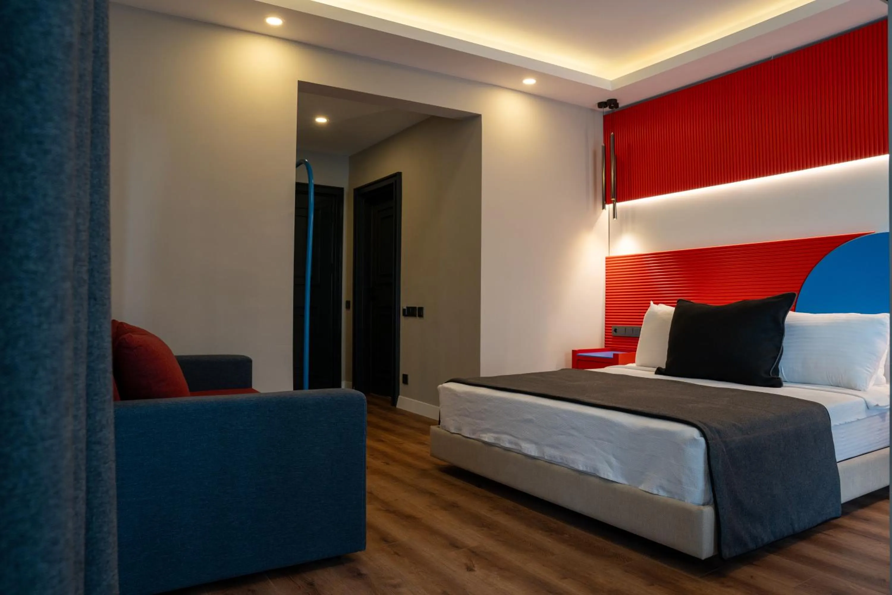 Photo of the whole room, Bed in Lucky Monkey Midi Hotel