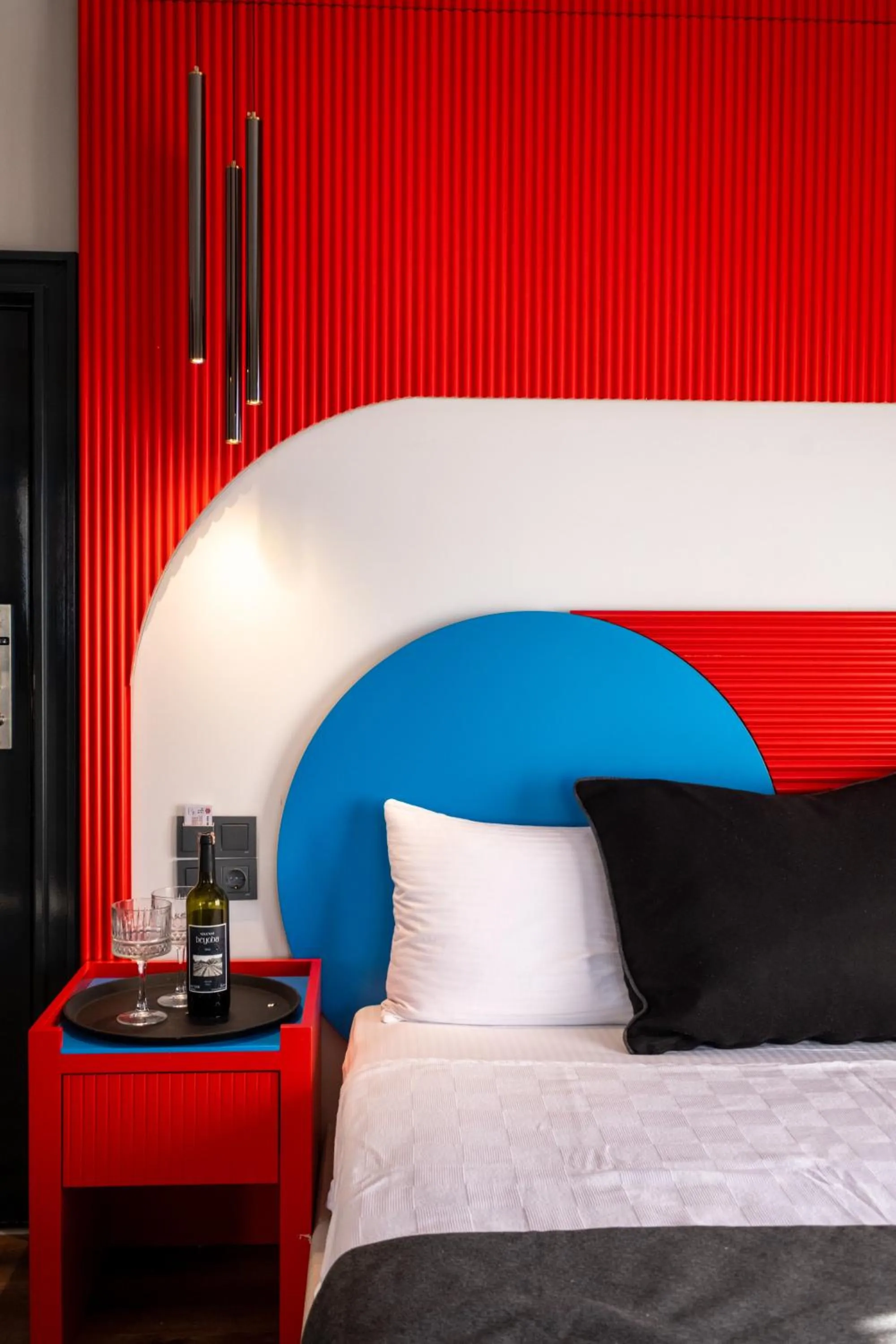 Bed in Lucky Monkey Midi Hotel