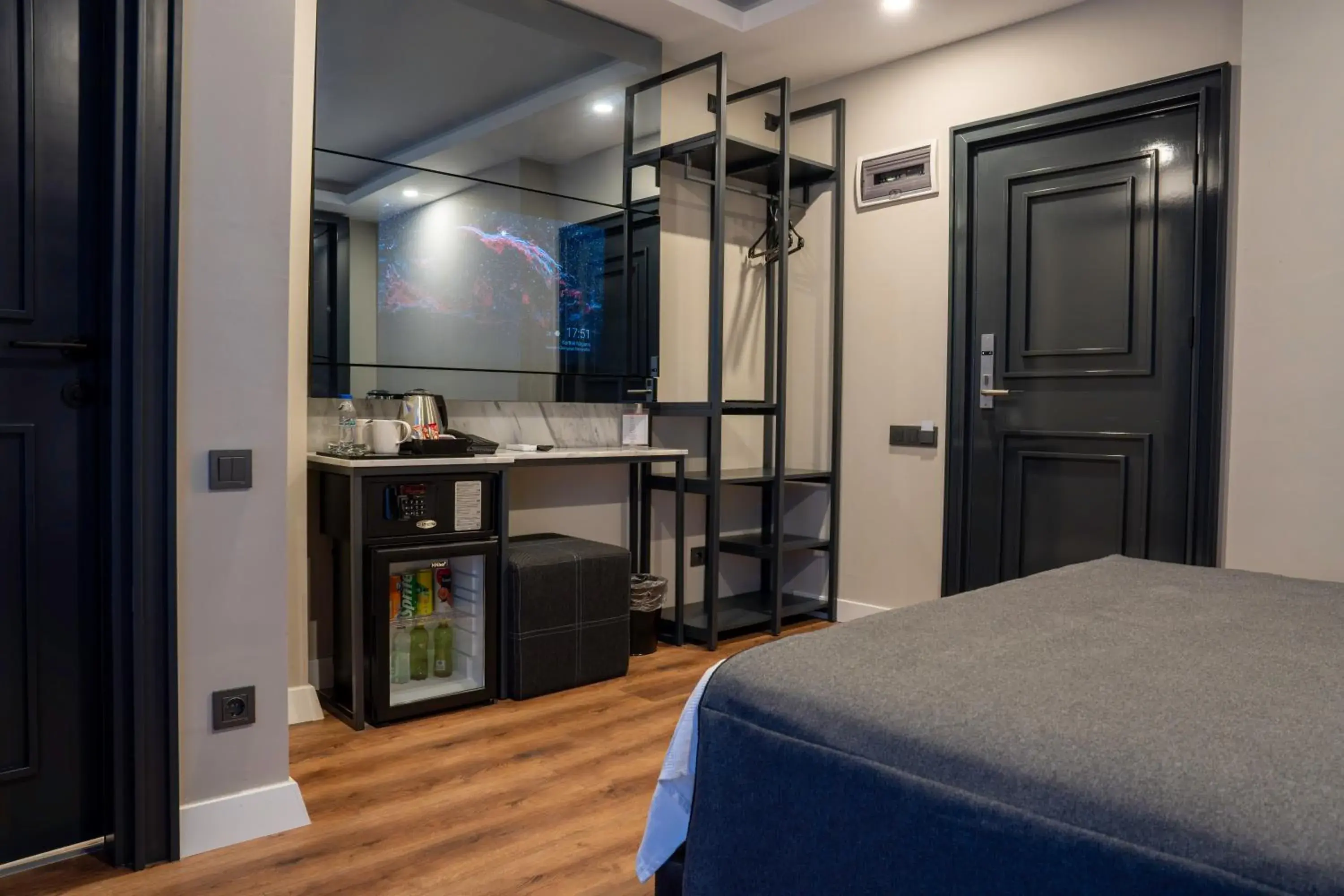 Budget Double Room in Lucky Monkey Midi Hotel Budget Double Room in Lucky Monkey Midi Hotel