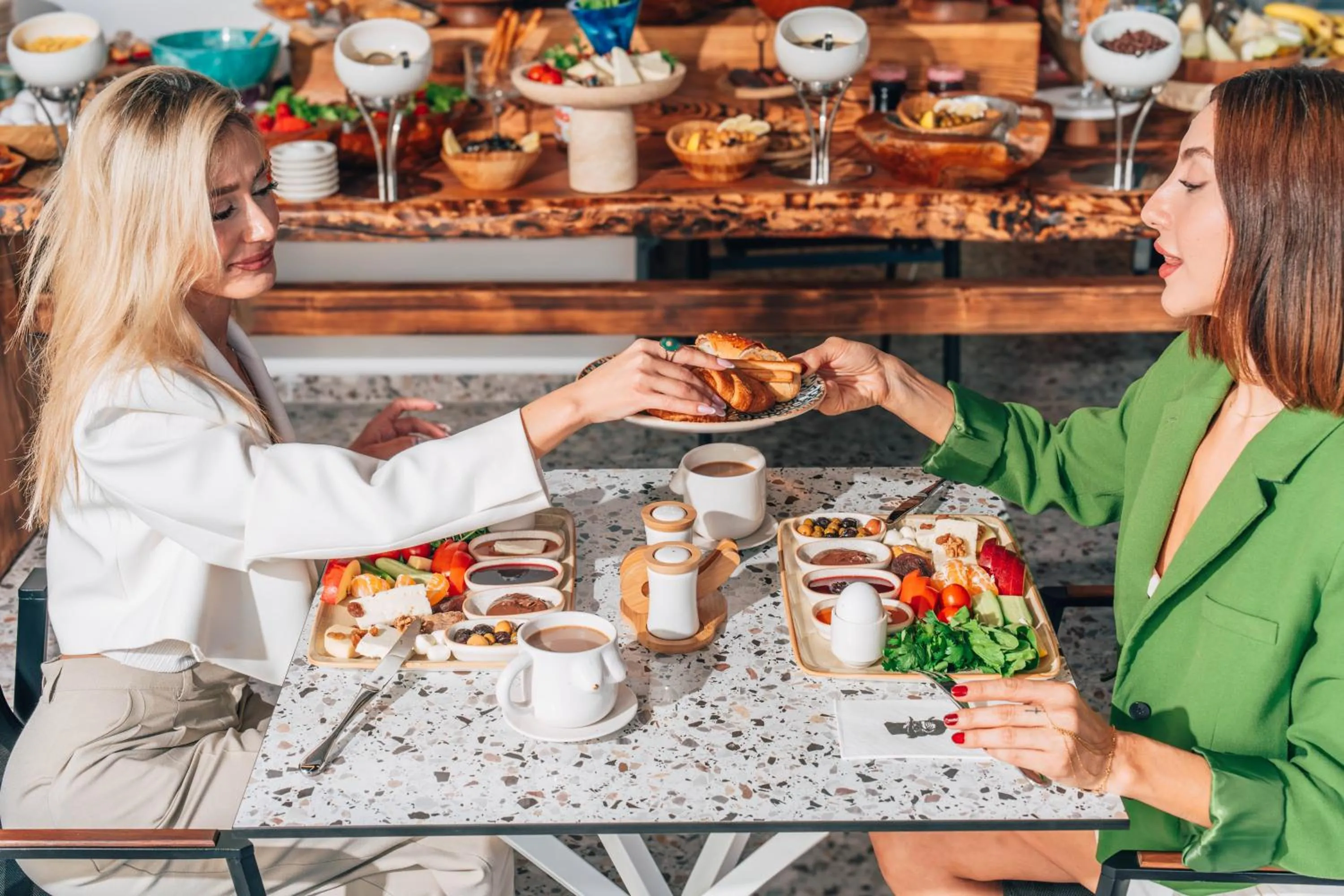 Restaurant/places to eat in Lucky Monkey Midi Hotel