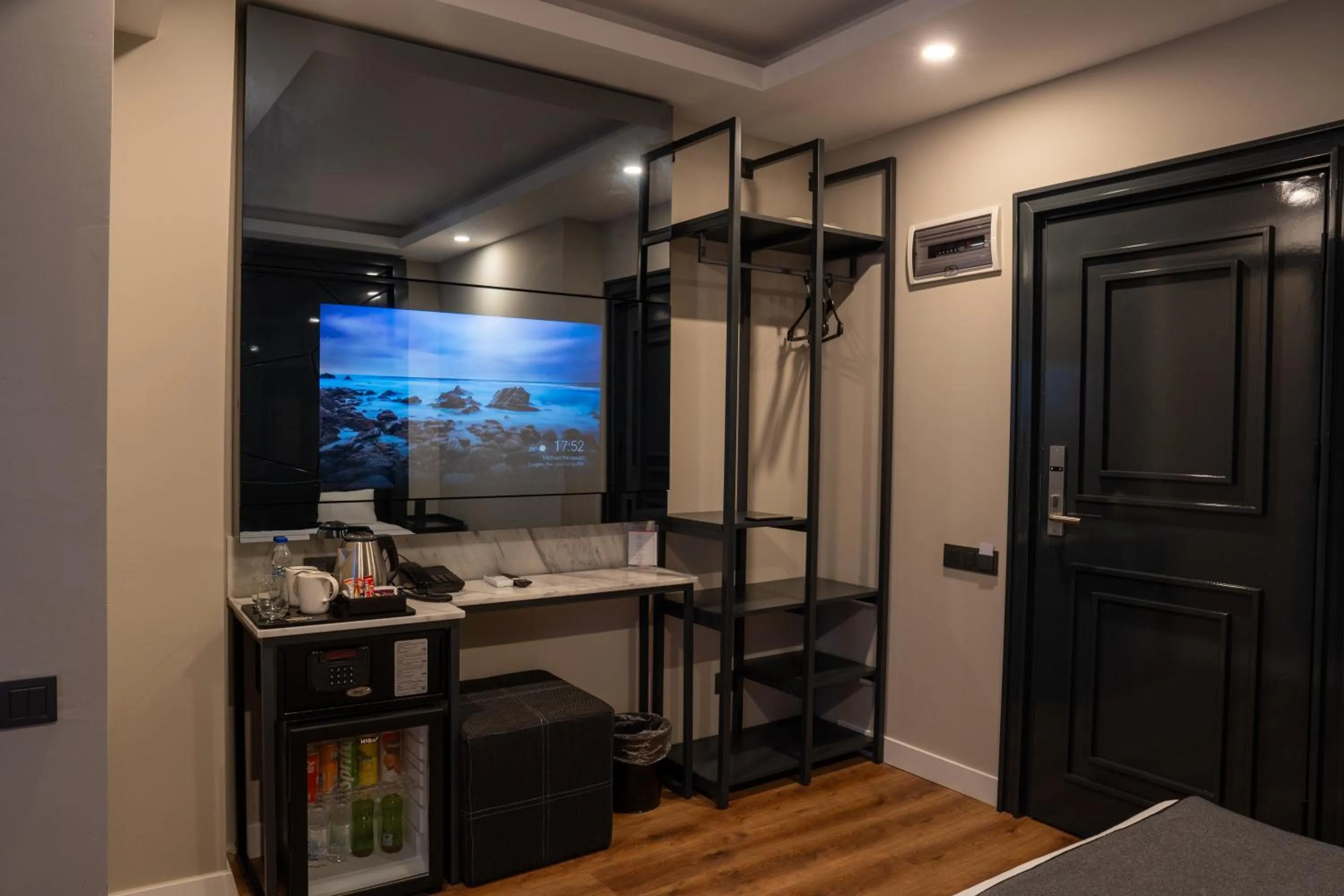 Photo of the whole room in Lucky Monkey Midi Hotel