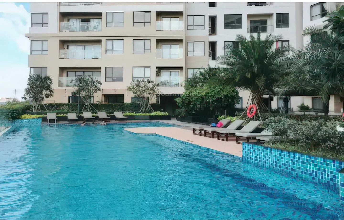 Pool view in The Everich Infinity - China Town Apartment