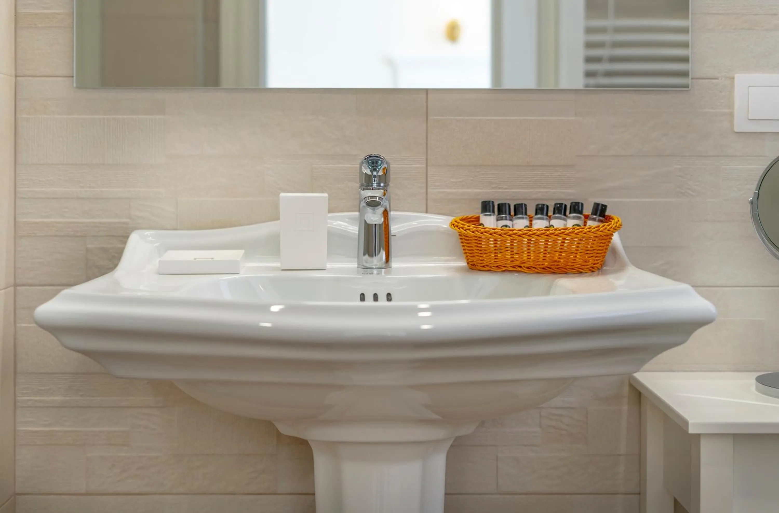 Bathroom in Iris Hotel