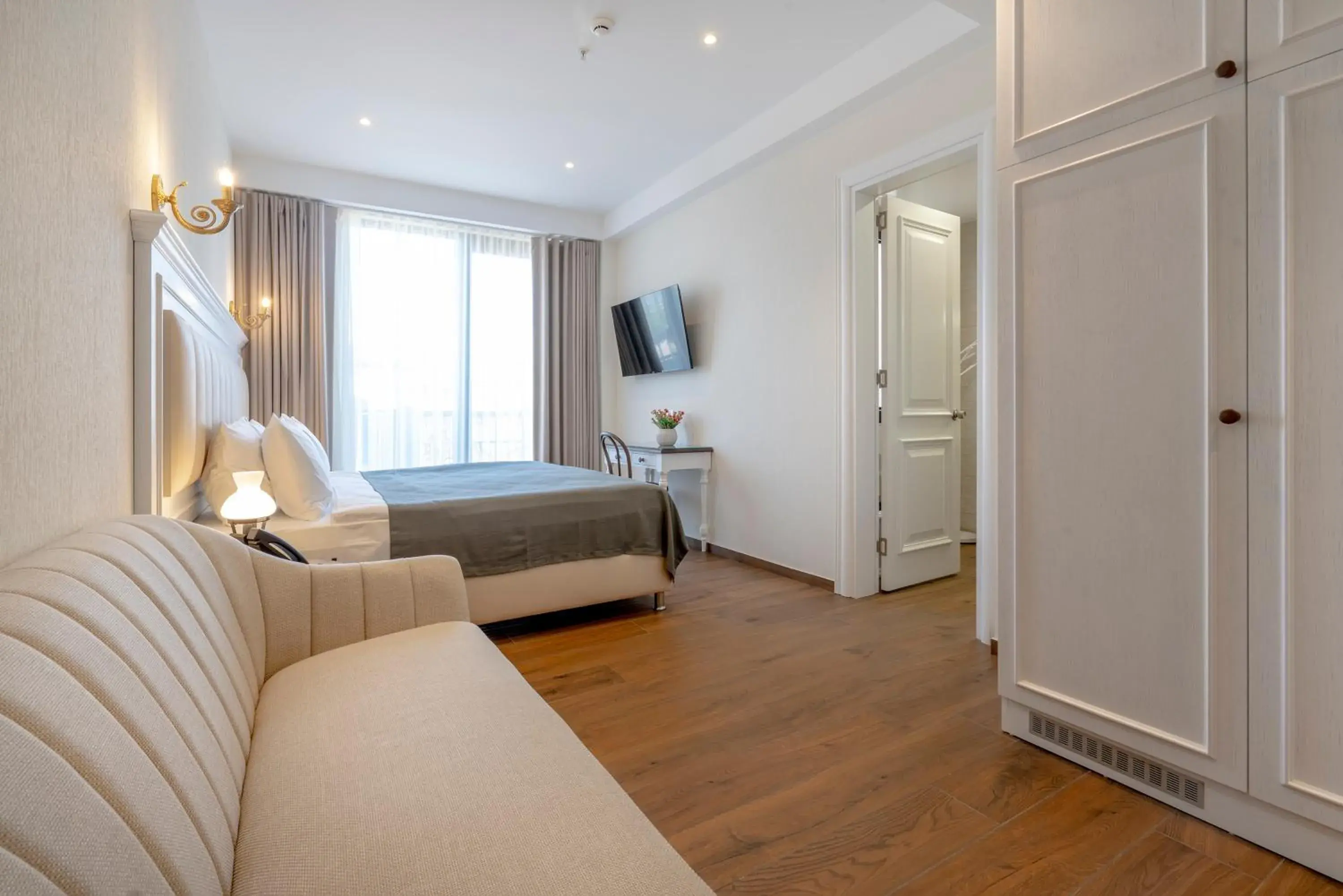 Standard Suite in Iris Hotel Standard Suite in Iris Hotel