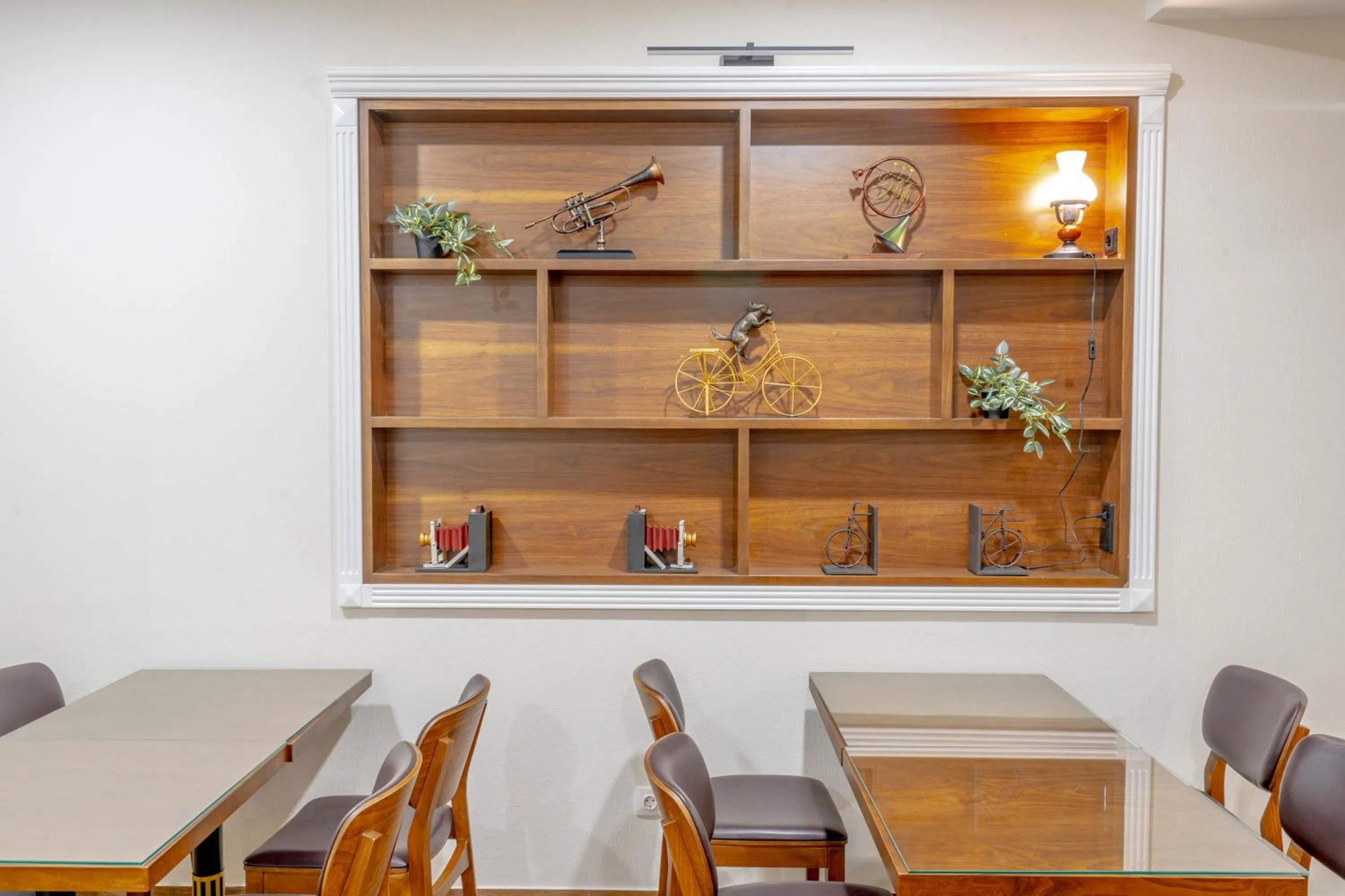 Dining area in Iris Hotel