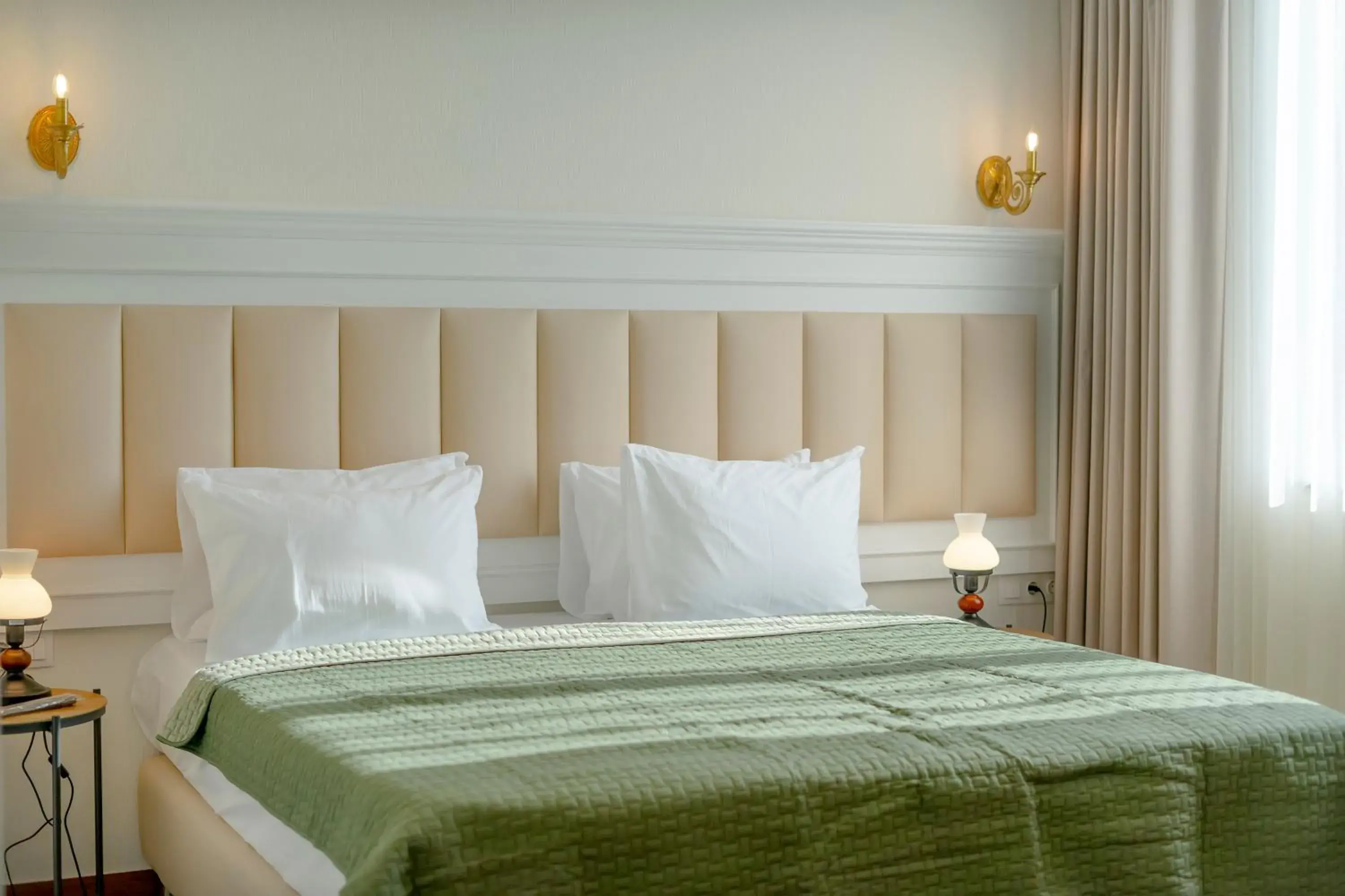 Standard Double or Twin Room with Balcony in Iris Hotel Standard Double or Twin Room with Balcony in Iris Hotel