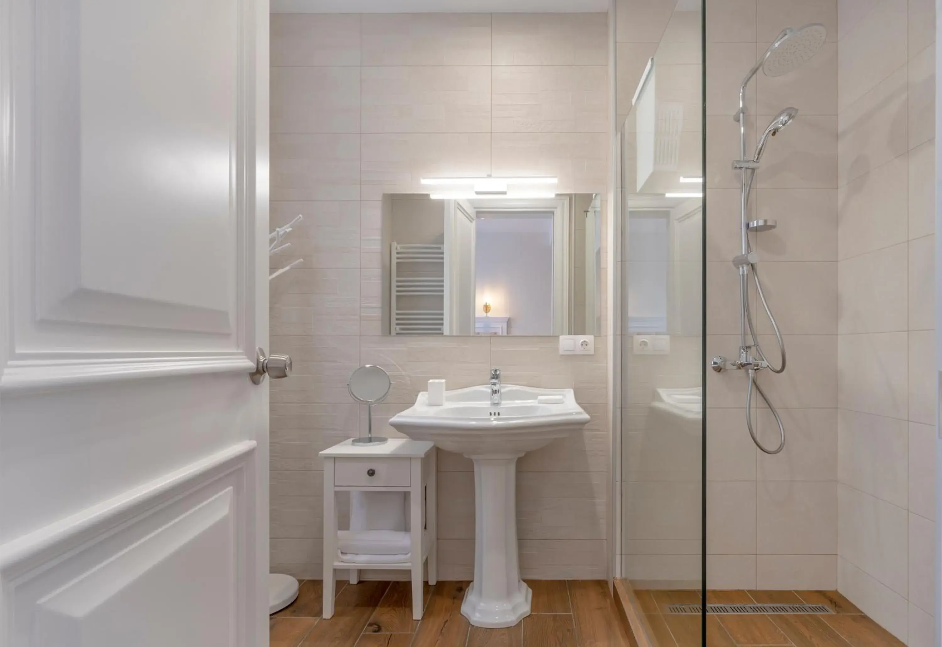 Deluxe Suite in Iris Hotel Deluxe Suite in Iris Hotel