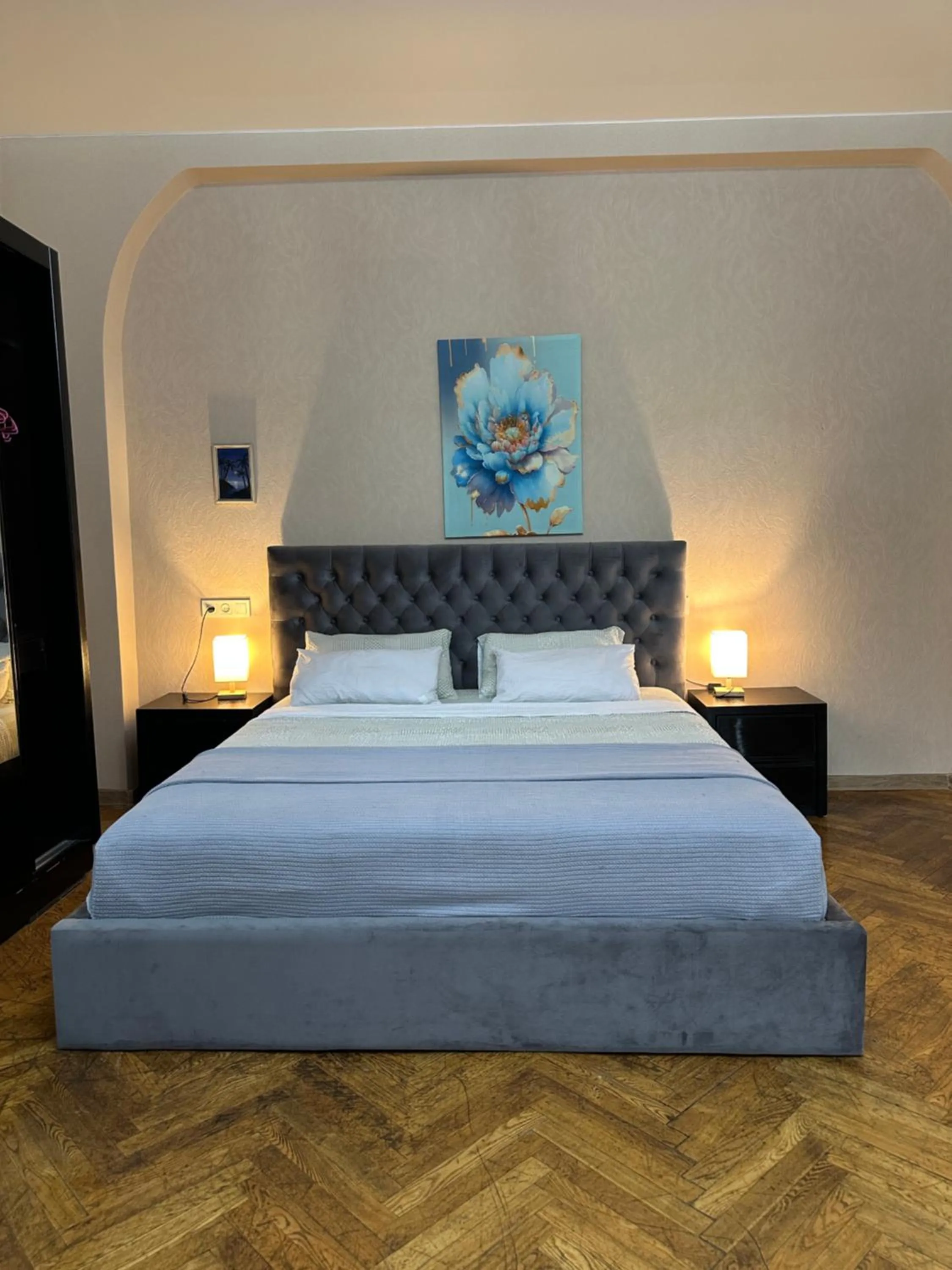 Studio Apartment with Queen Bed in Lali Apart Freedom Square