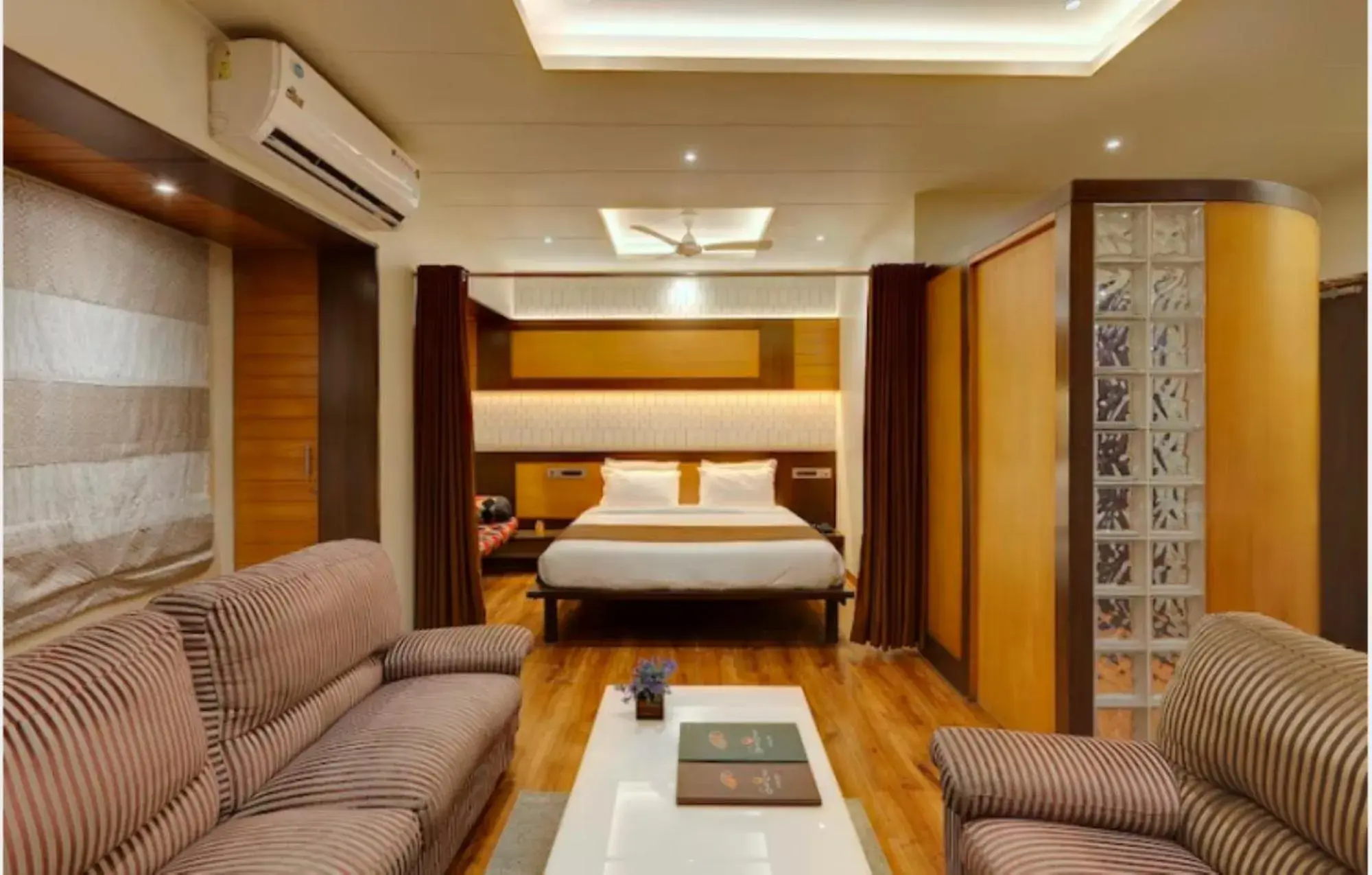 Bed in Hotel Orient Crown, Kolhapur Bed in Hotel Orient Crown, Kolhapur