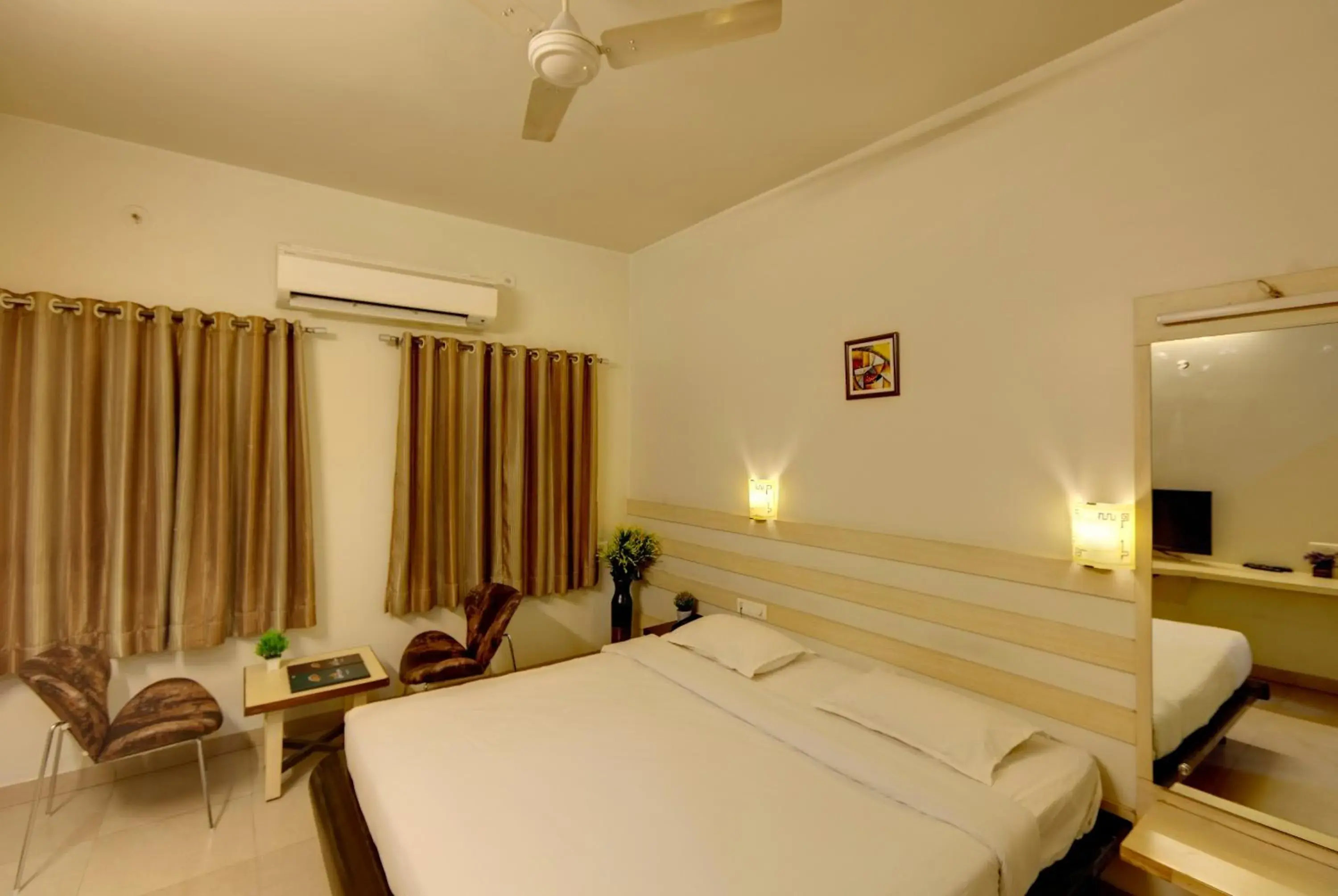Bed in Hotel Orient Crown, Kolhapur Bed in Hotel Orient Crown, Kolhapur