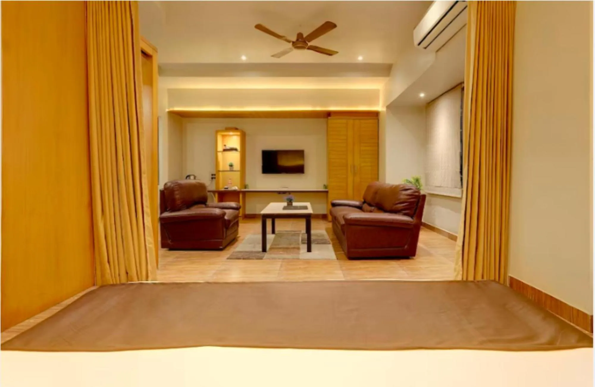 Hotel Orient Crown, Kolhapur