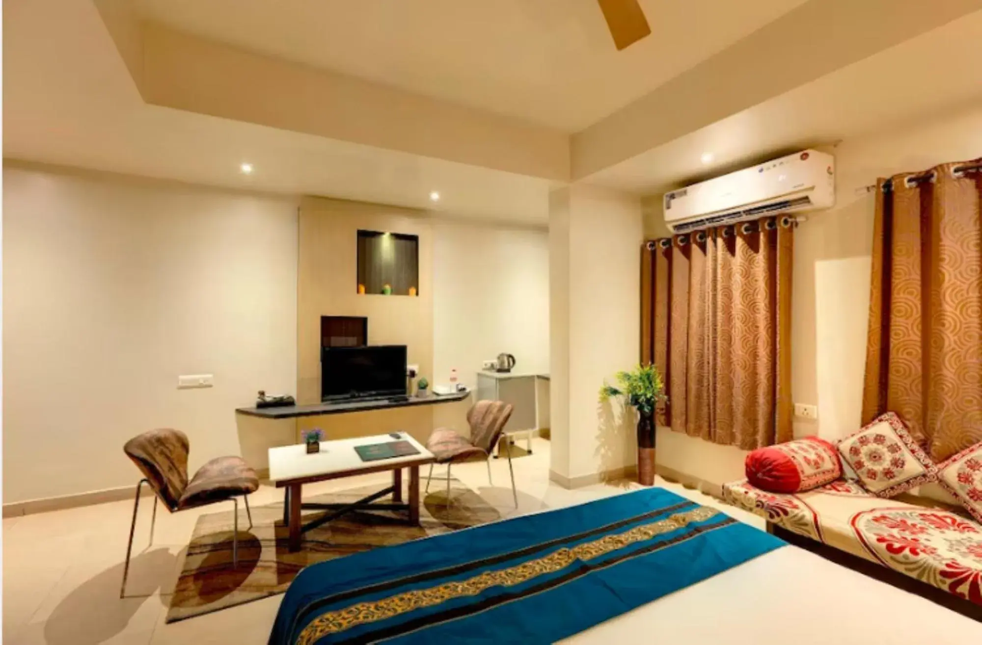 Bed in Hotel Orient Crown, Kolhapur Bed in Hotel Orient Crown, Kolhapur