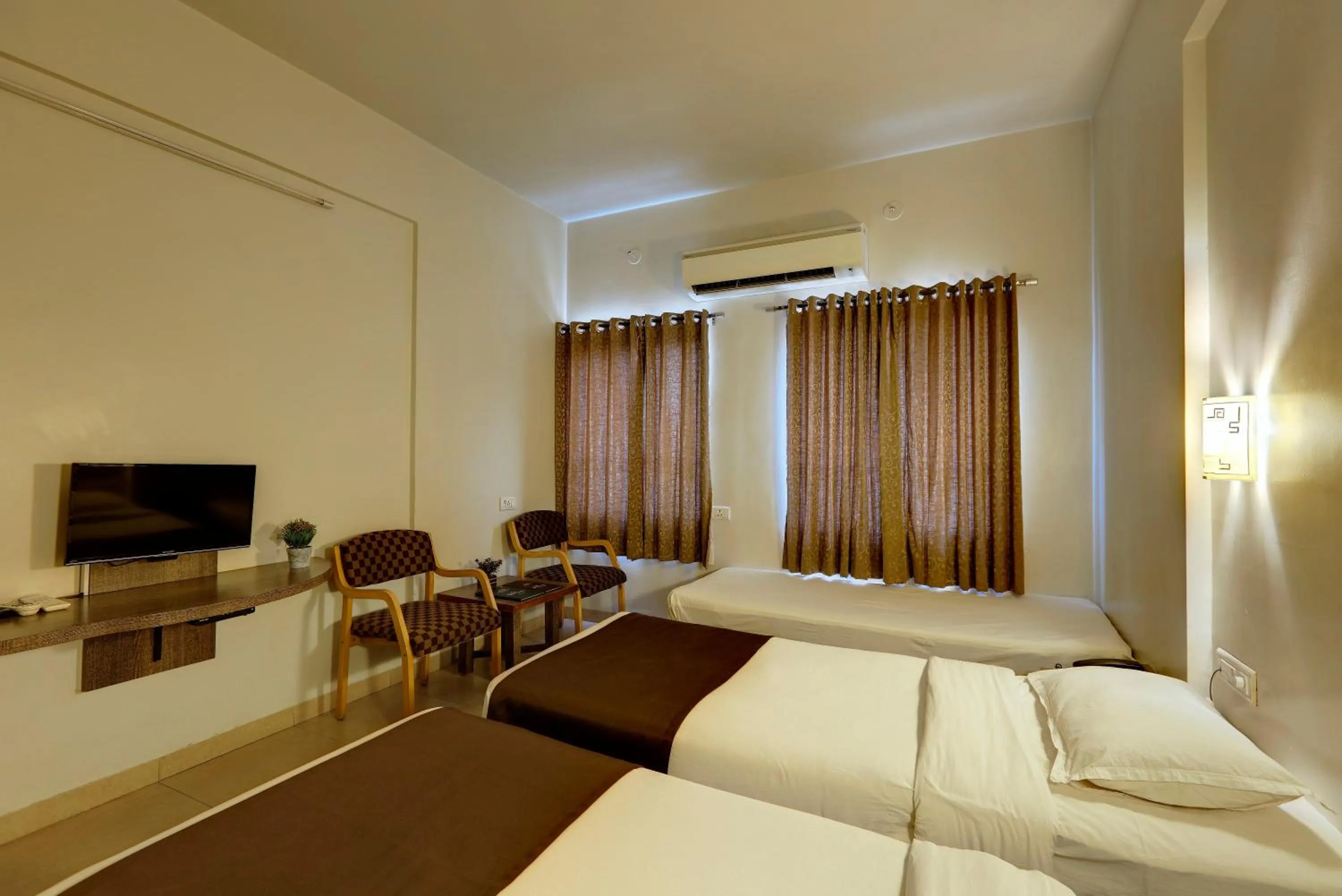 Bed in Hotel Orient Crown, Kolhapur