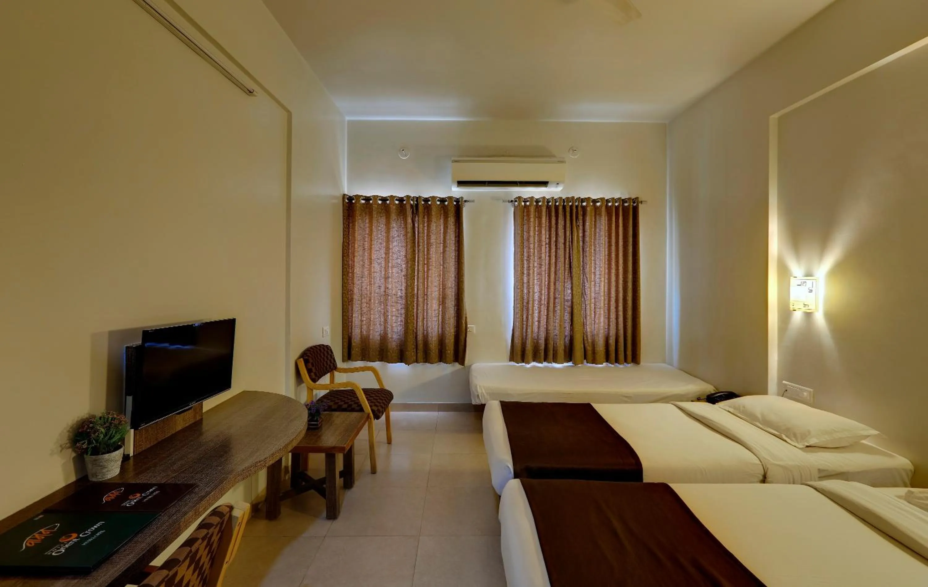 Bed in Hotel Orient Crown, Kolhapur