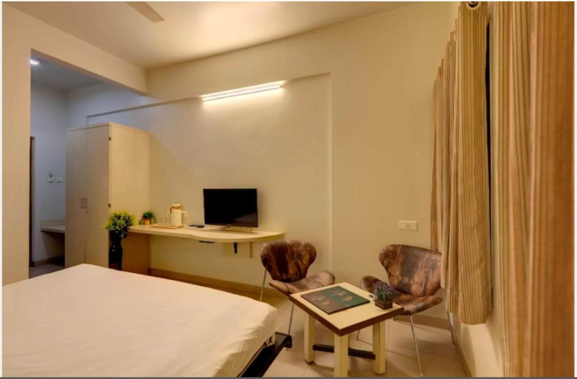 Bed in Hotel Orient Crown, Kolhapur