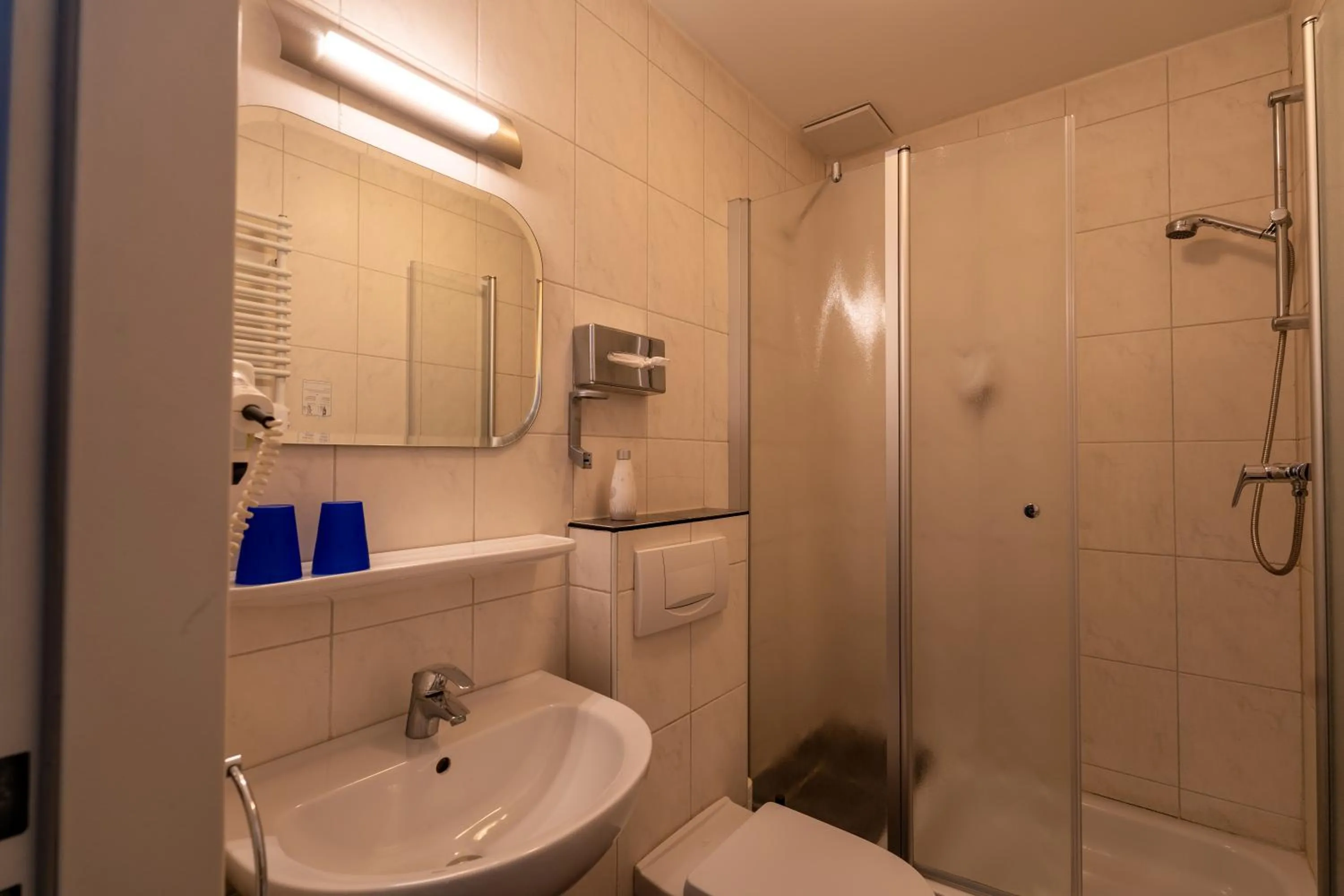 Bathroom in Airport Business Hotel Köln