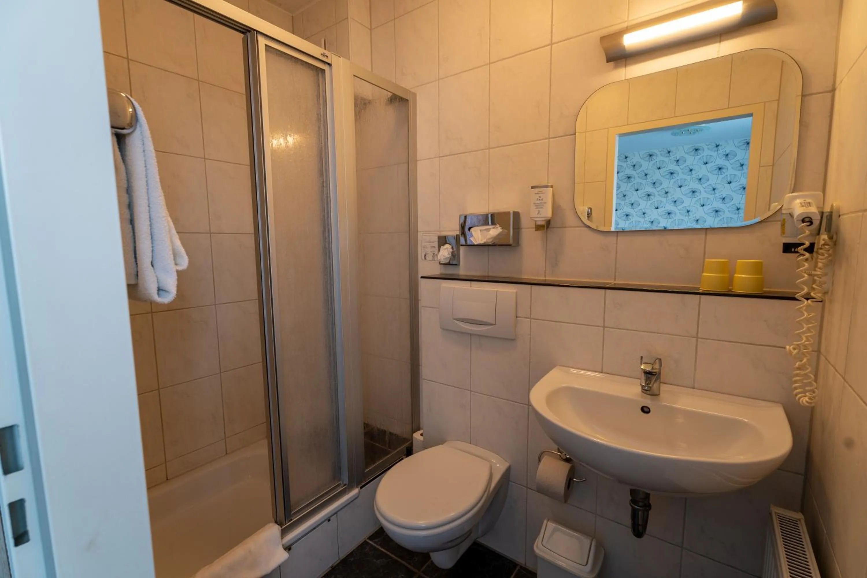 Shower in Airport Business Hotel Köln