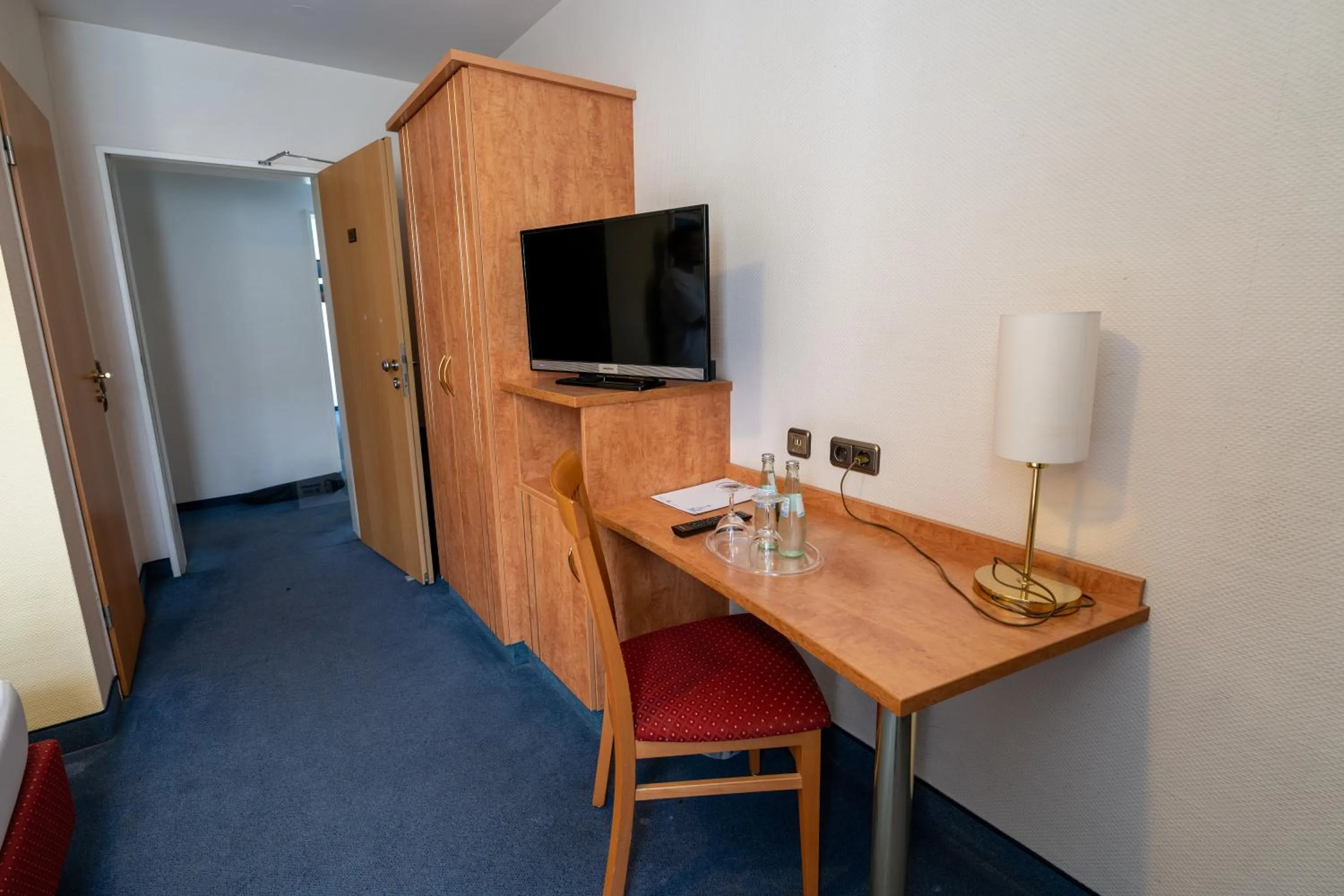 Photo of the whole room in Airport Business Hotel Köln