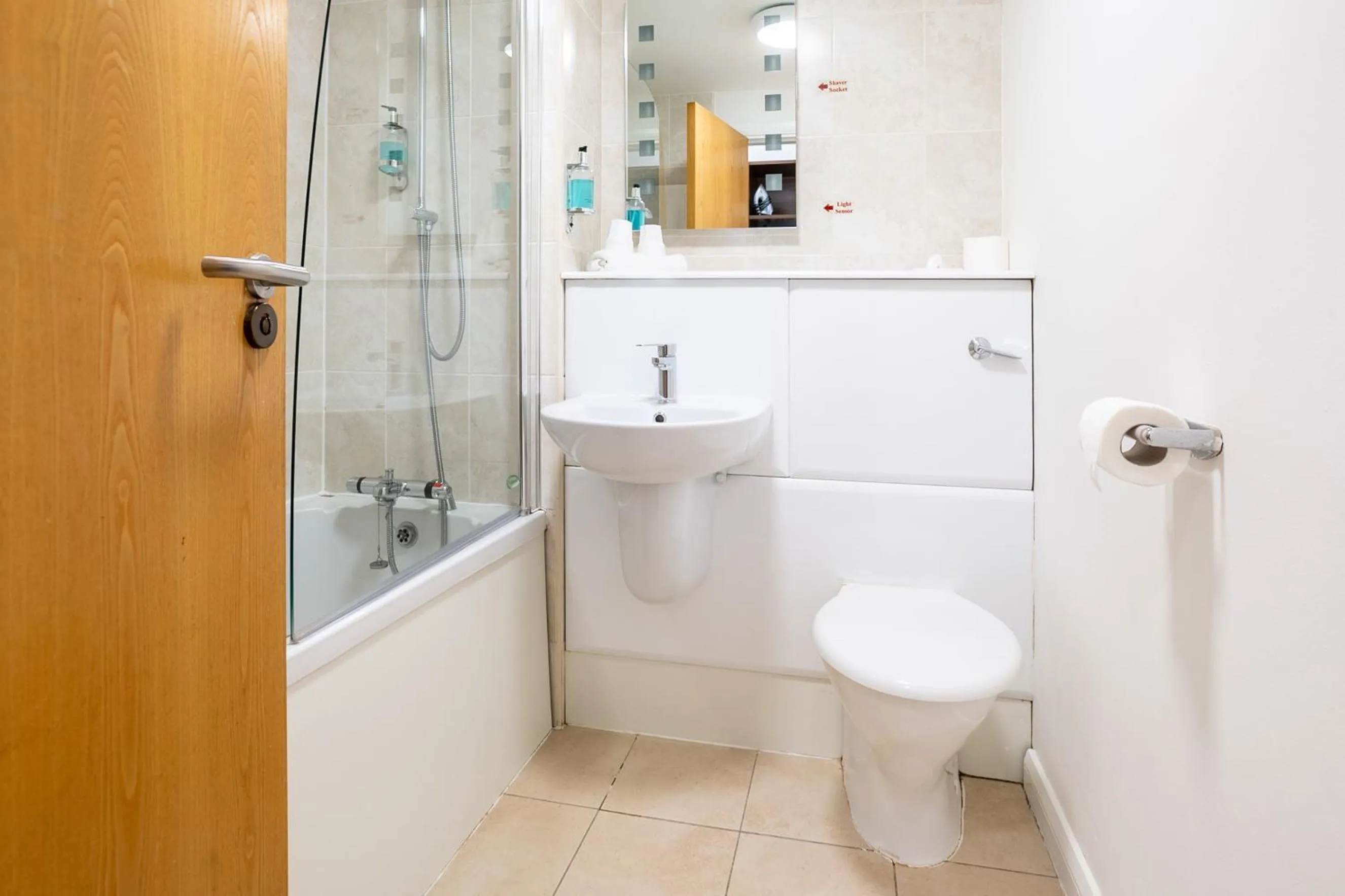 Bathroom in Castlefield Hotel