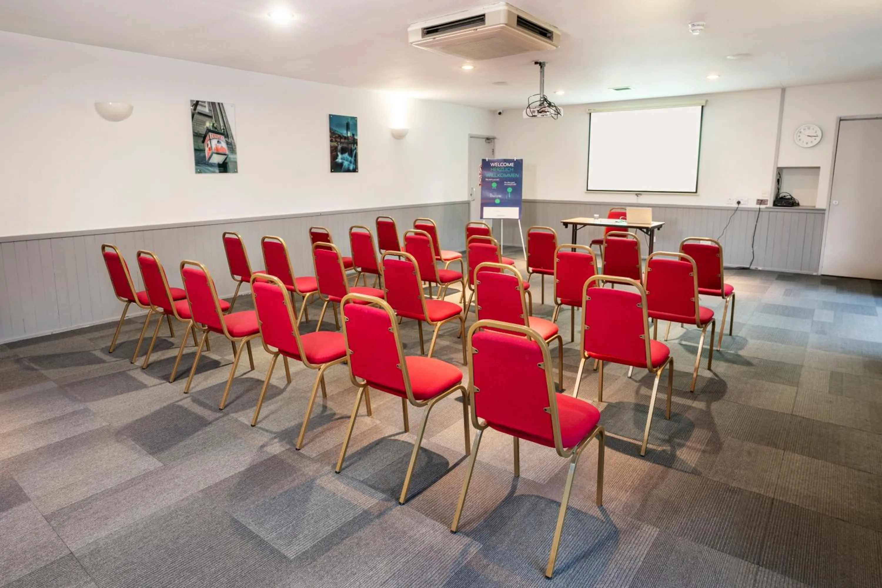 Meeting/conference room in Campanile Manchester