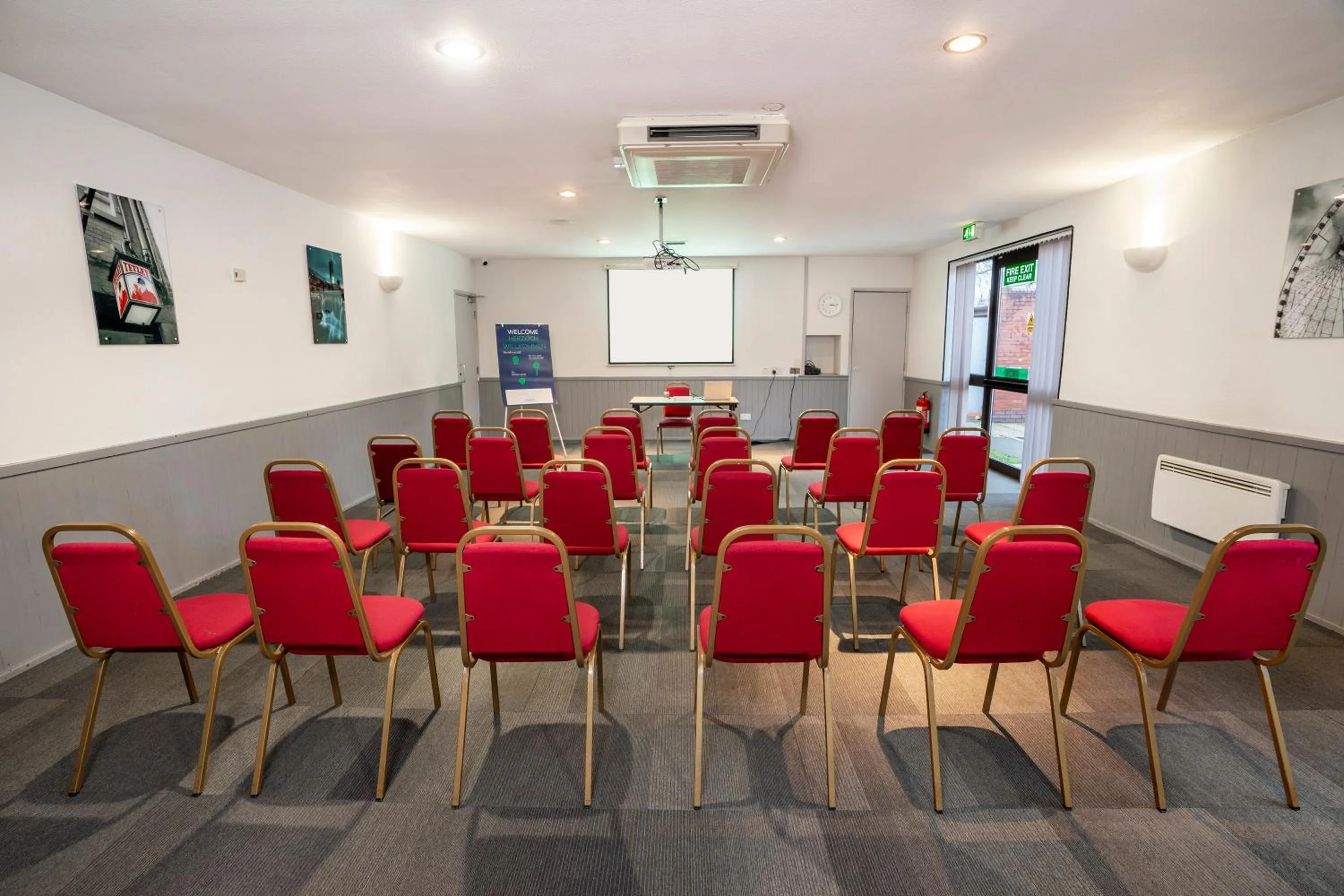 Meeting/conference room in Campanile Manchester