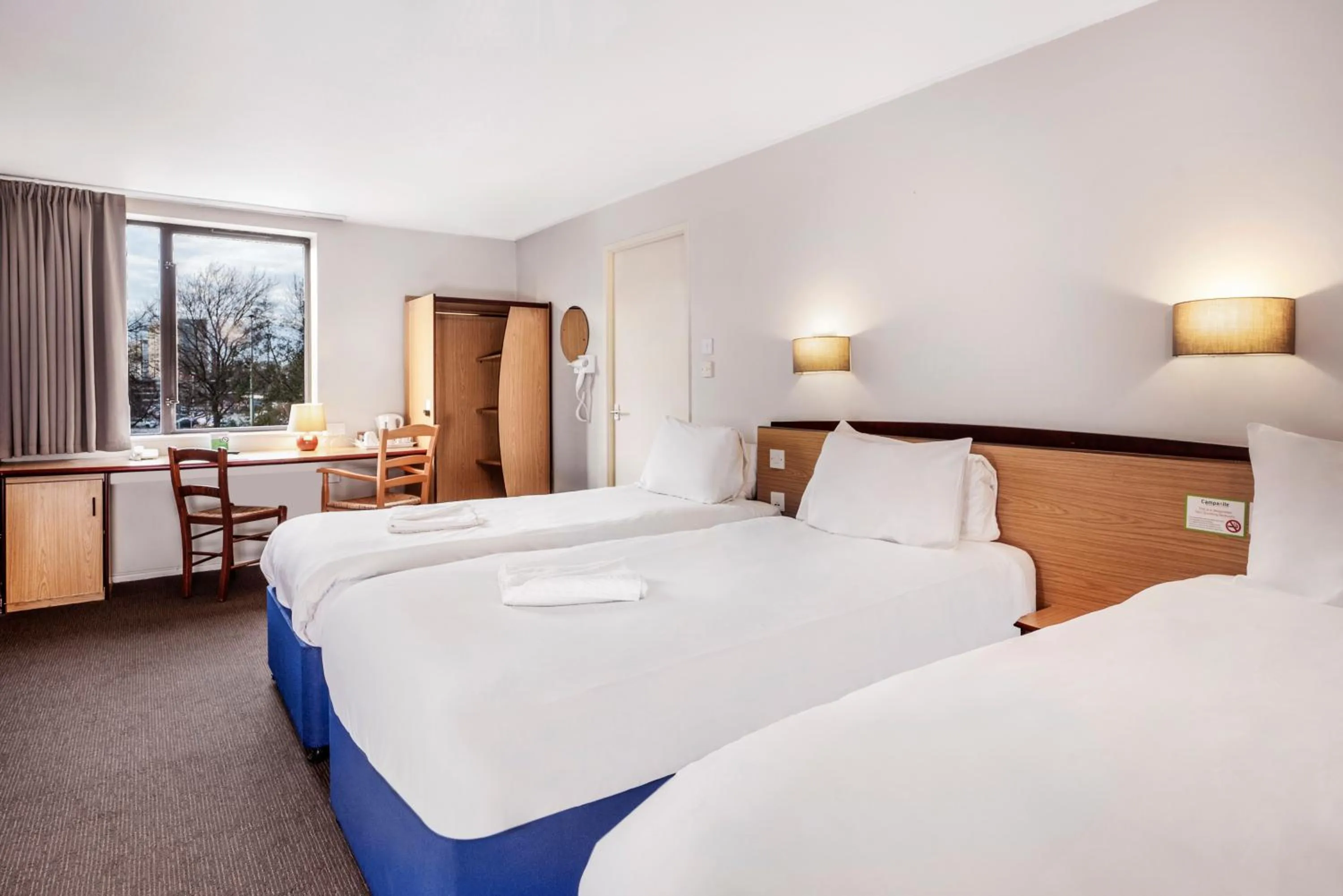 Bedroom, Bed in Campanile Manchester