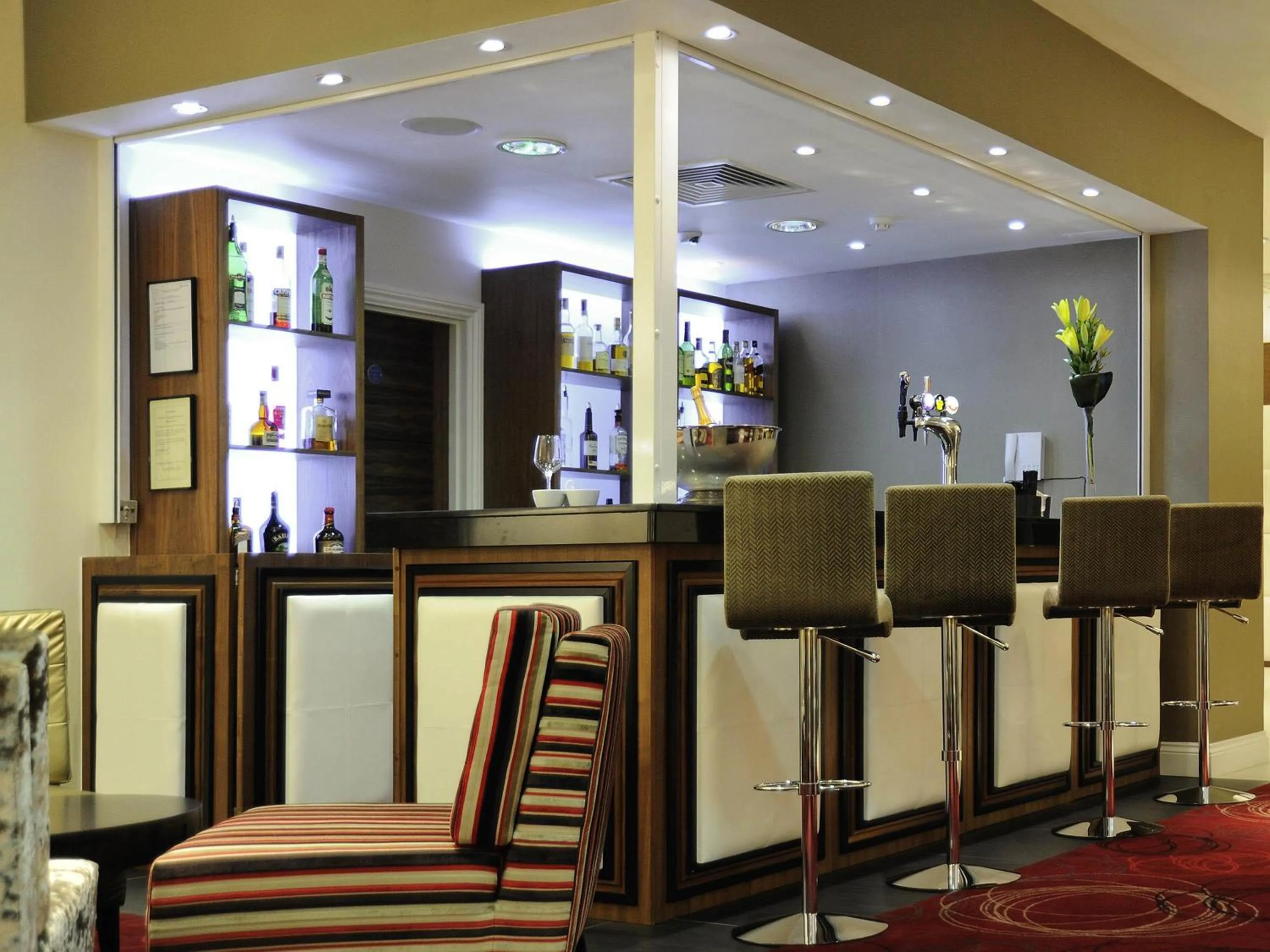 Lounge or bar in Mercure London Bloomsbury Hotel