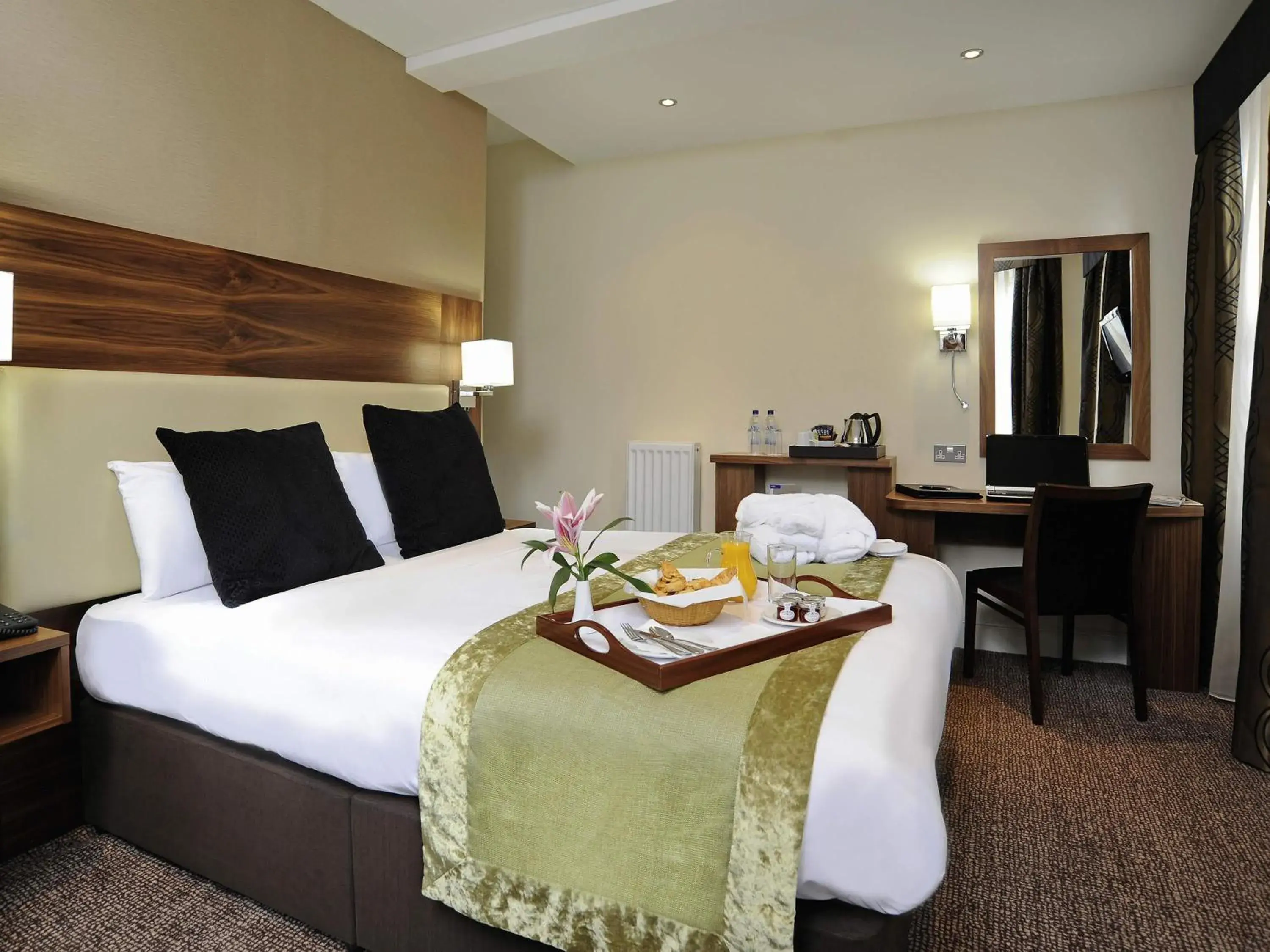 Standard Double Room in Mercure London Bloomsbury Hotel Standard Double Room in Mercure London Bloomsbury Hotel