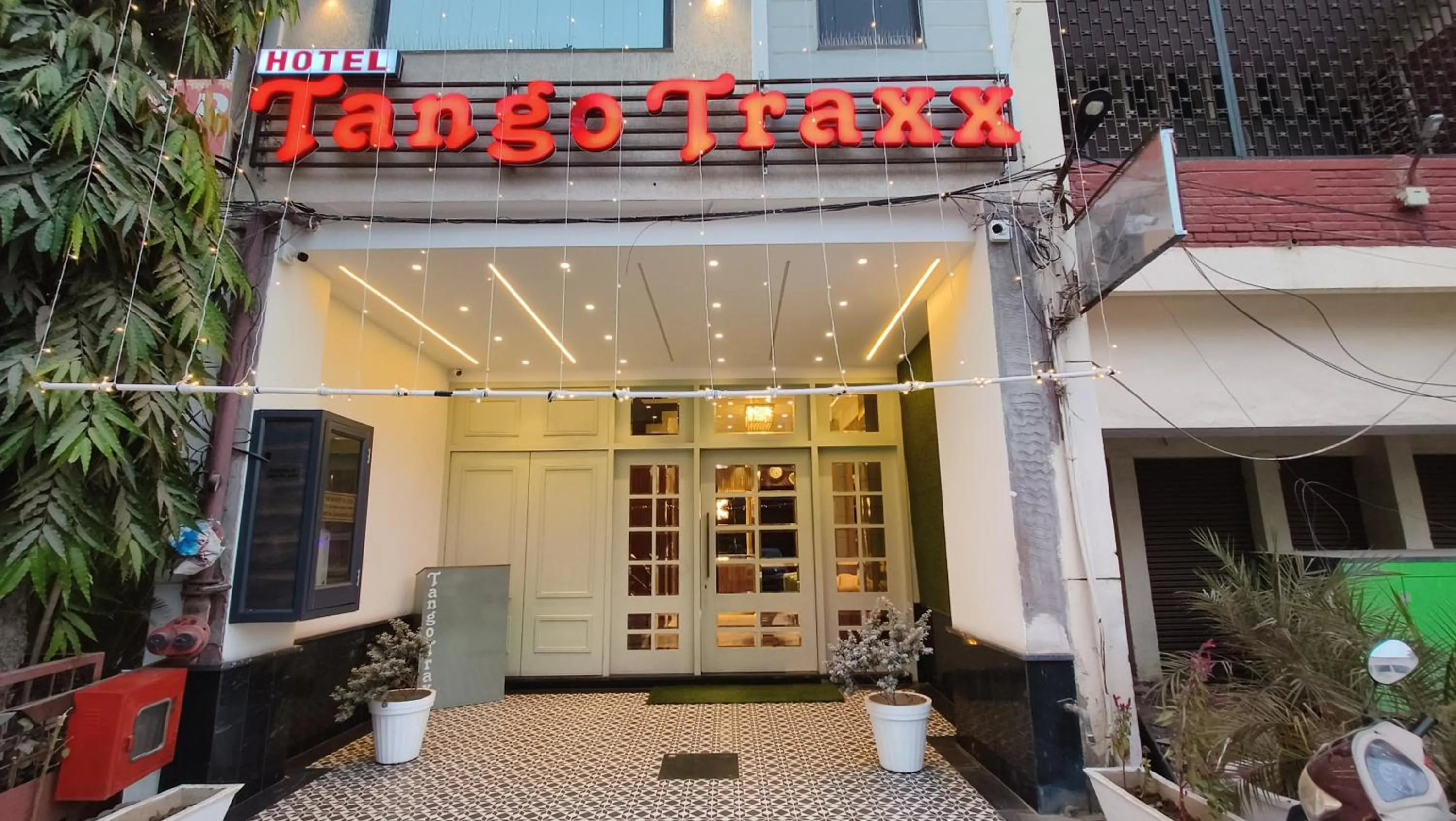 Property building in Hotel Tango Traxx