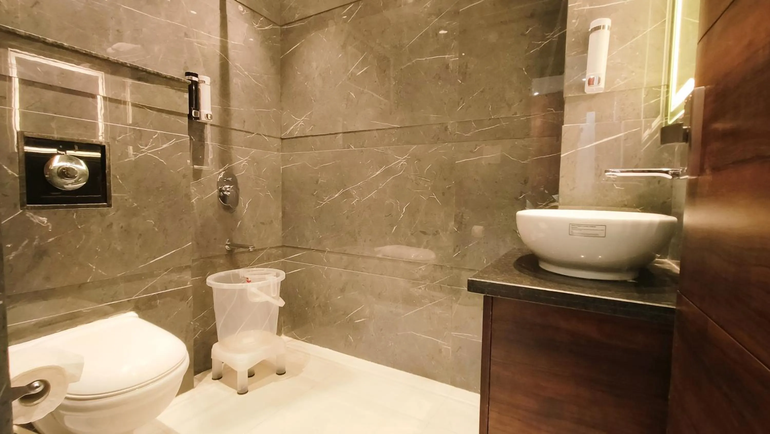 Shower in Hotel Tango Traxx