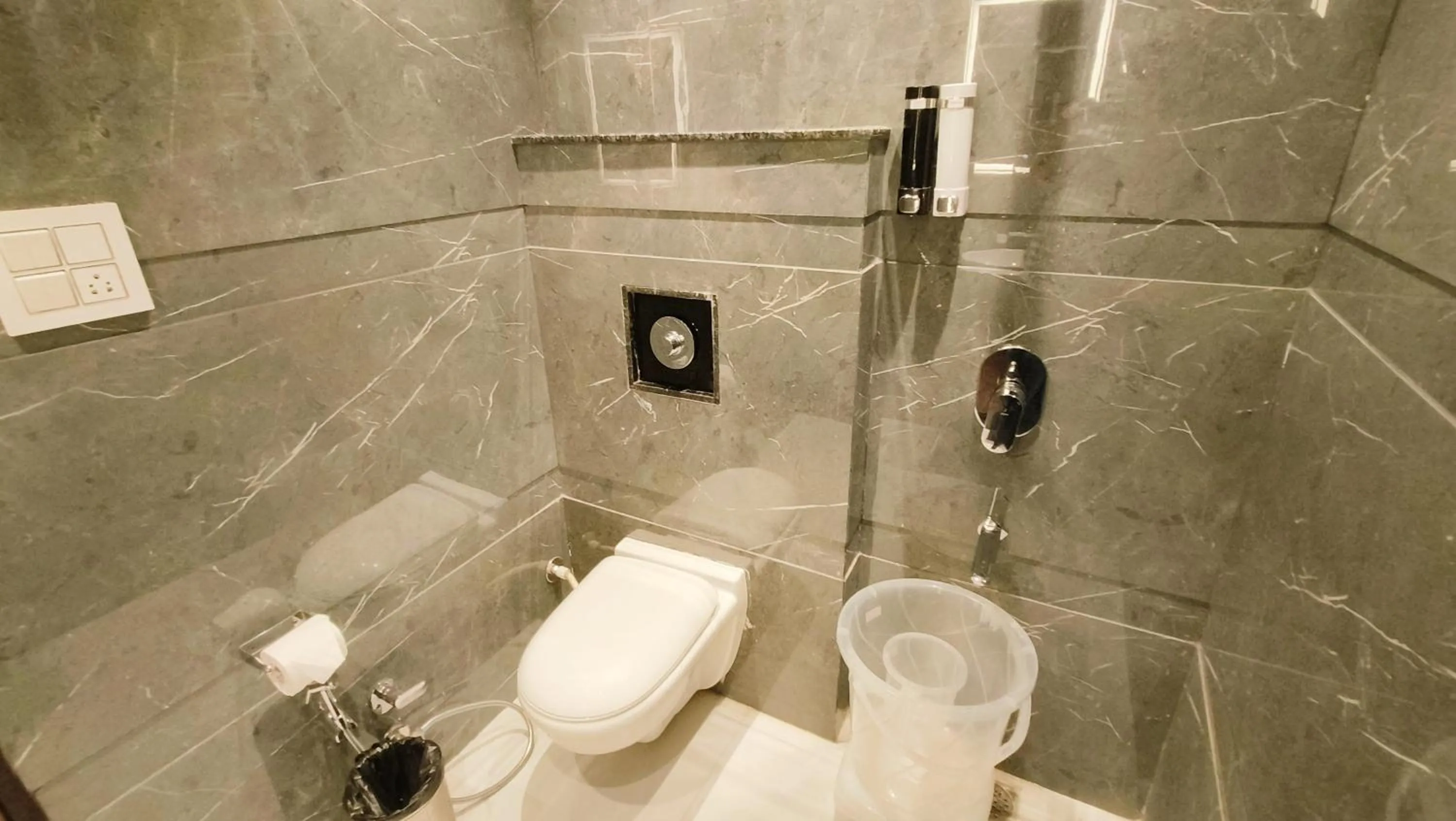 Shower in Hotel Tango Traxx