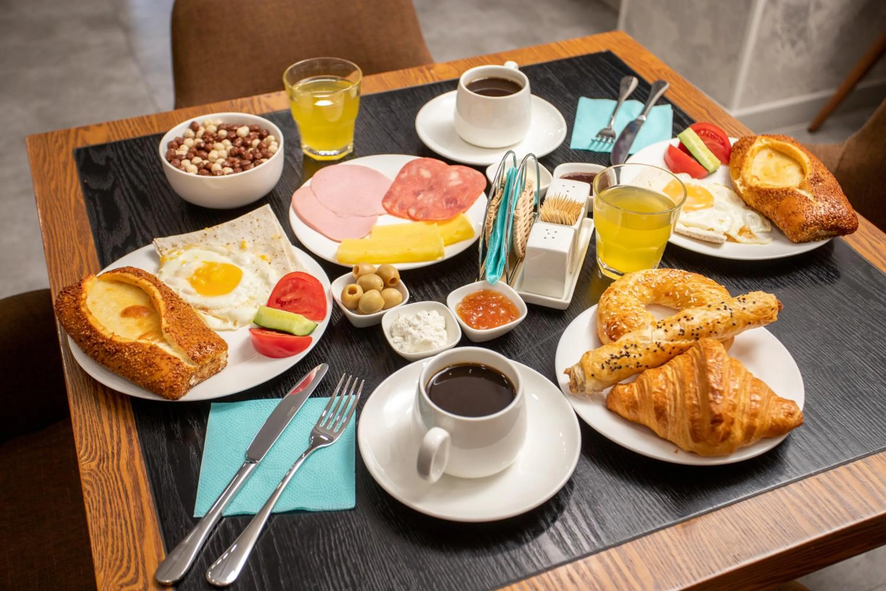 Food and drinks in Leyla 3 - Hotel