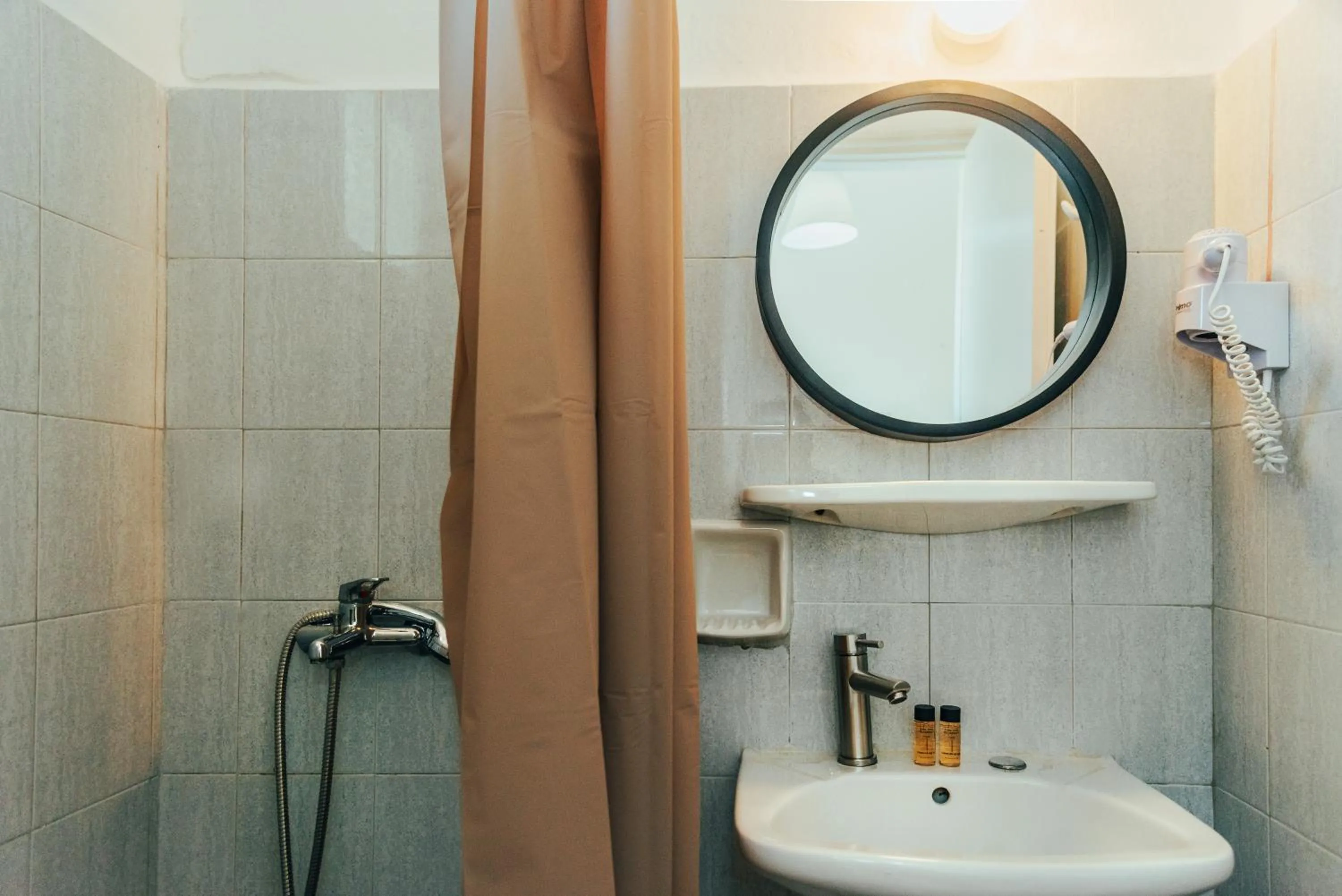 Shower in Calypso Resort Kavos