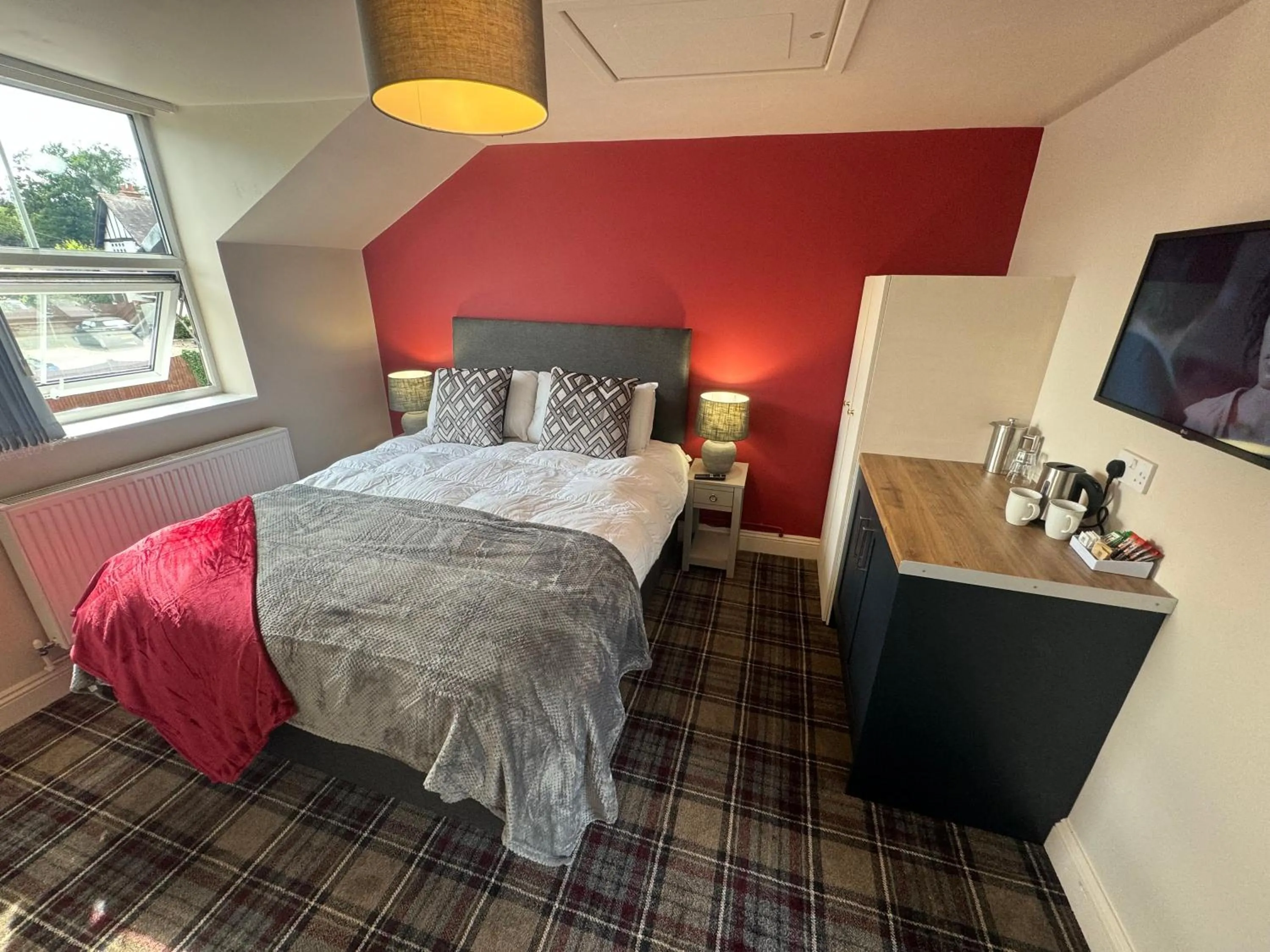 Photo of the whole room, Bed in The Prince Albert Pub & Hotel with onsite FREE PARKING 2 minutes from Legoland