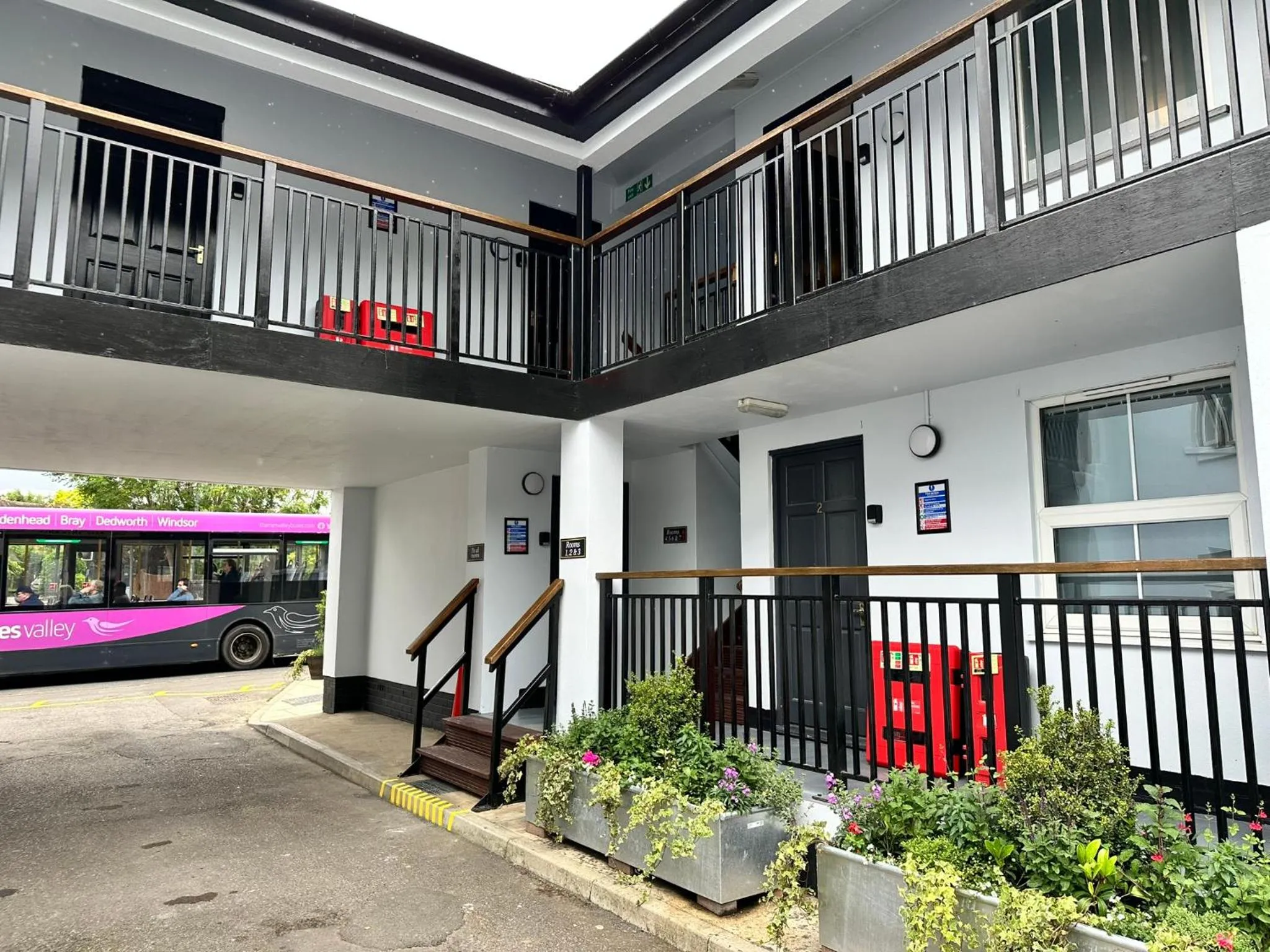 Property building in The Prince Albert Pub & Hotel with onsite FREE PARKING 2 minutes from Legoland