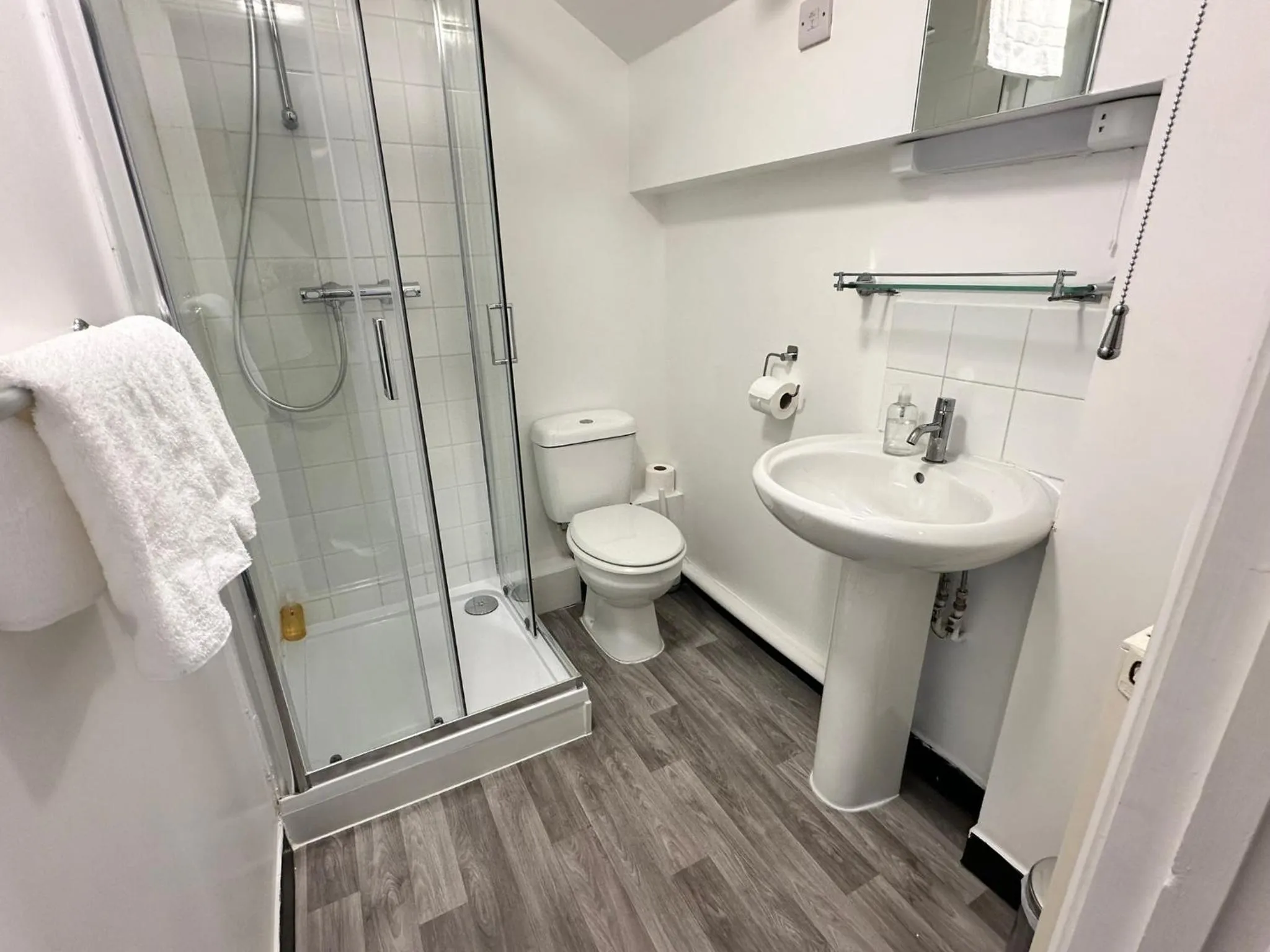 The Prince Albert Pub & Hotel with onsite FREE PARKING 2 minutes from Legoland