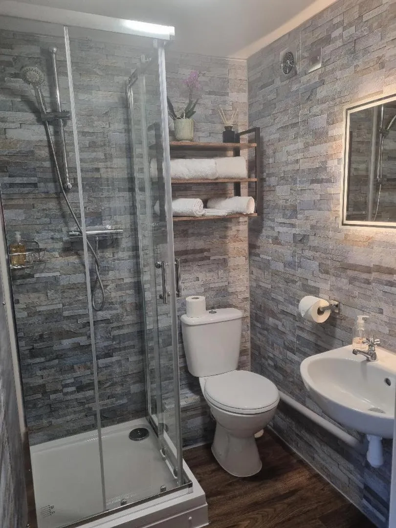 The Prince Albert Pub & Hotel with onsite FREE PARKING 2 minutes from Legoland