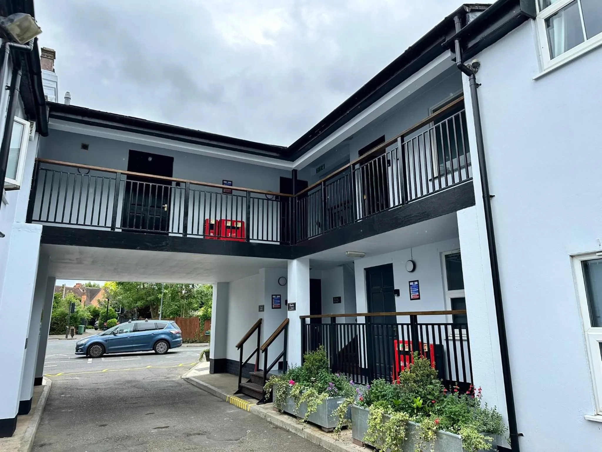 Property building in The Prince Albert Pub & Hotel with onsite FREE PARKING 2 minutes from Legoland