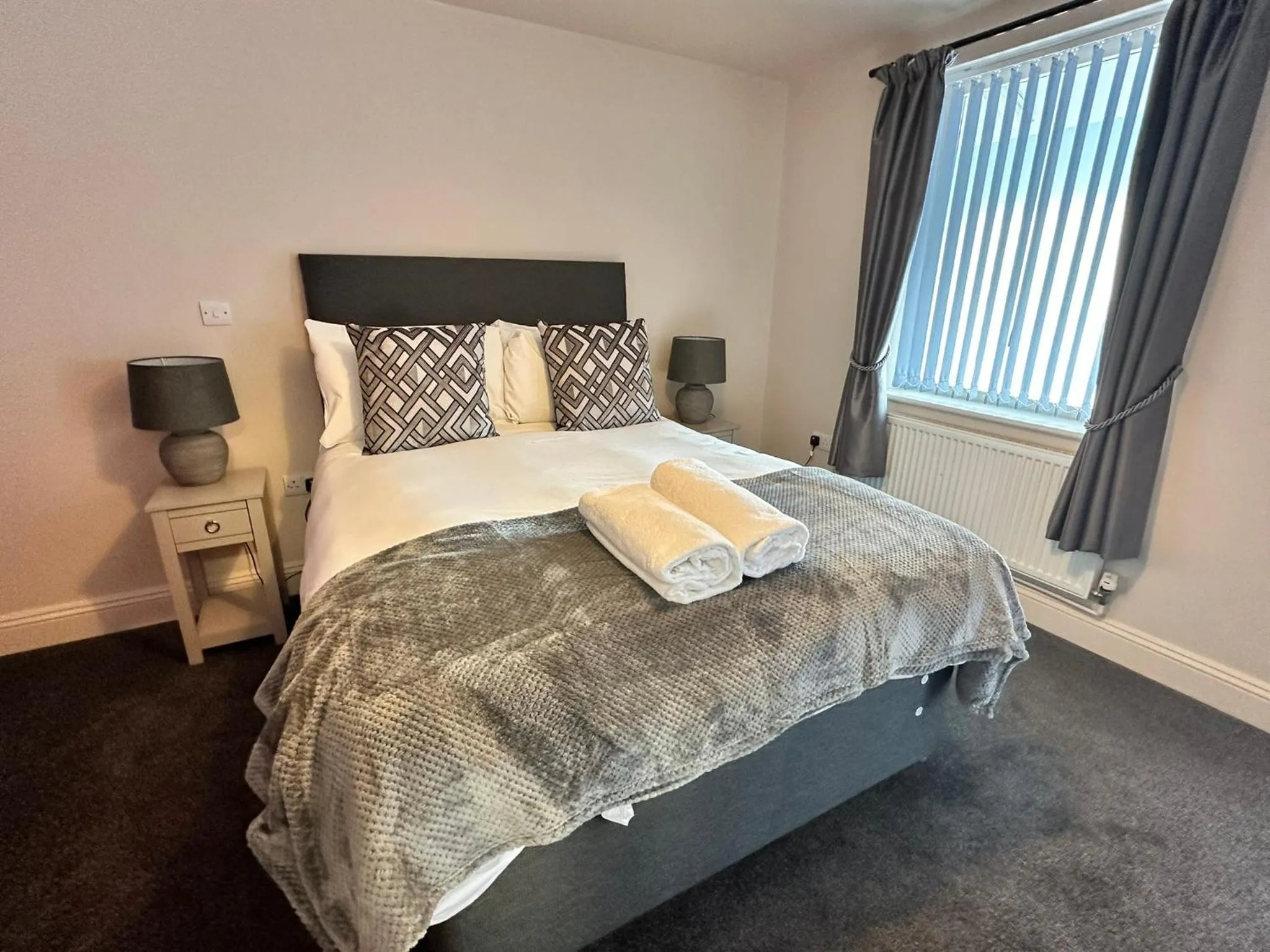 Bed in The Prince Albert Pub & Hotel with onsite FREE PARKING 2 minutes from Legoland